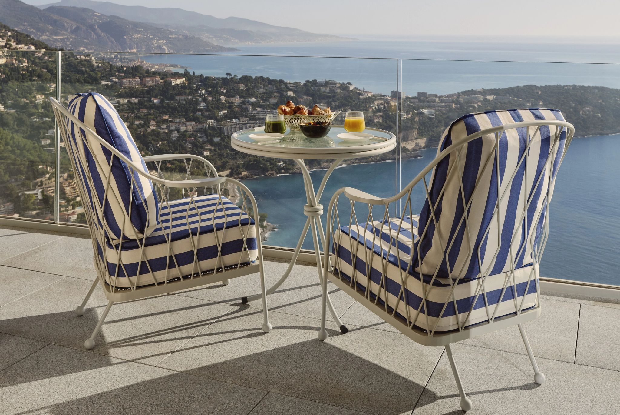 terraço mobiliado - cafe ao ar livre - refeiçao ao ar livre