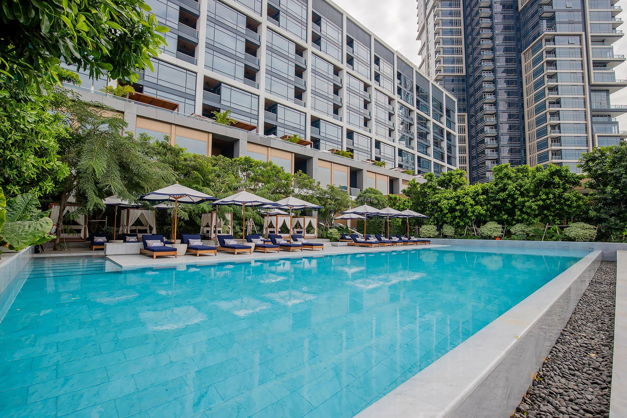 hotel com piscina - piscina externa - lazer ao ar livre
