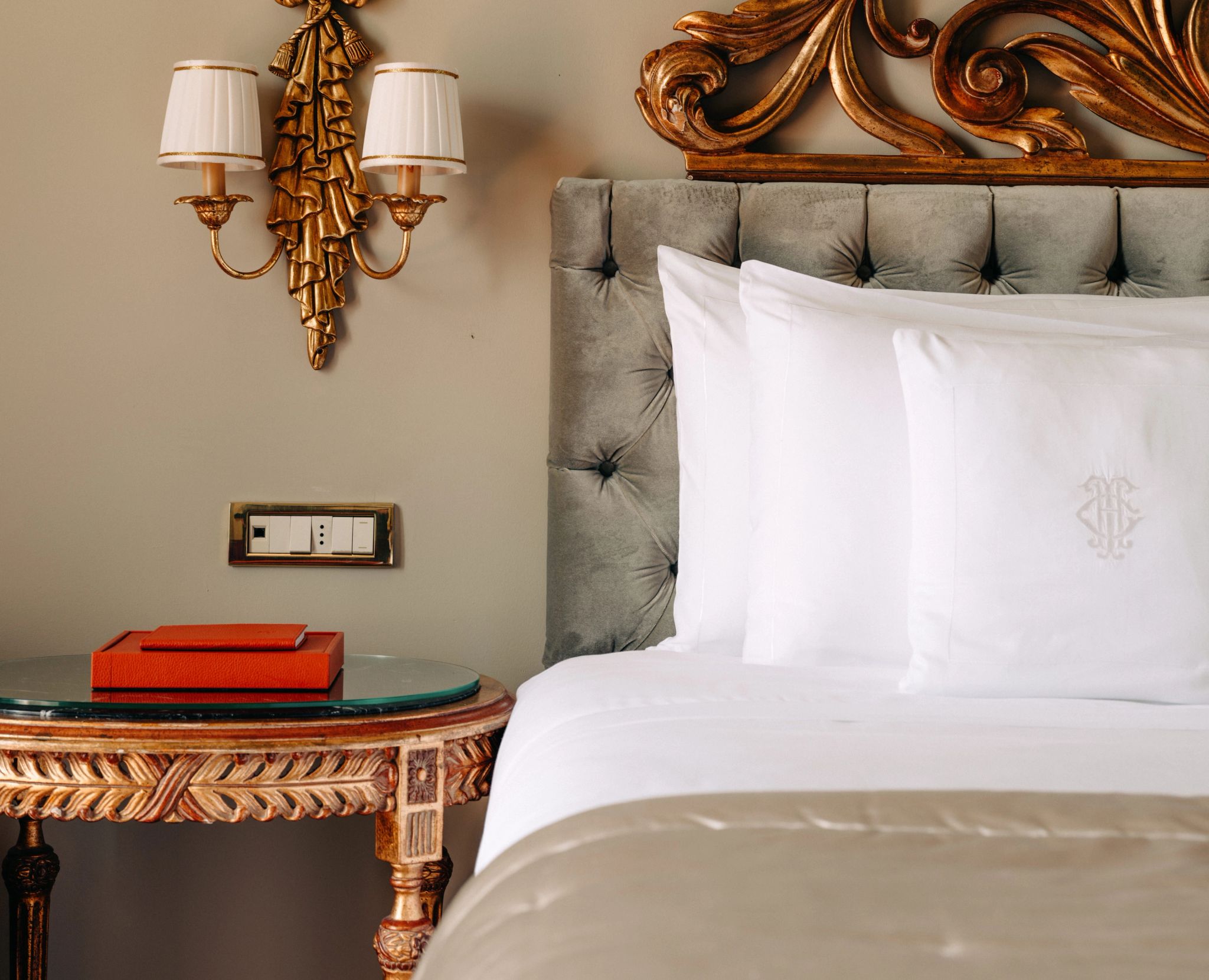 Lake View Prestige quarto de luxo – cama king-size – decoracao classica