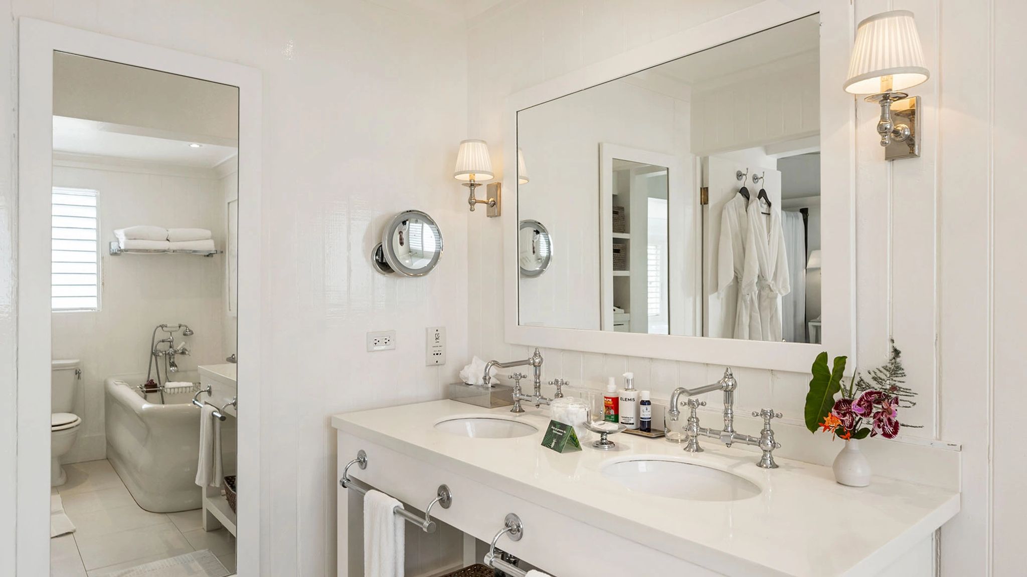 Ocean View Double  banheiro moderno - banheiro com pia dupla - pia dupla