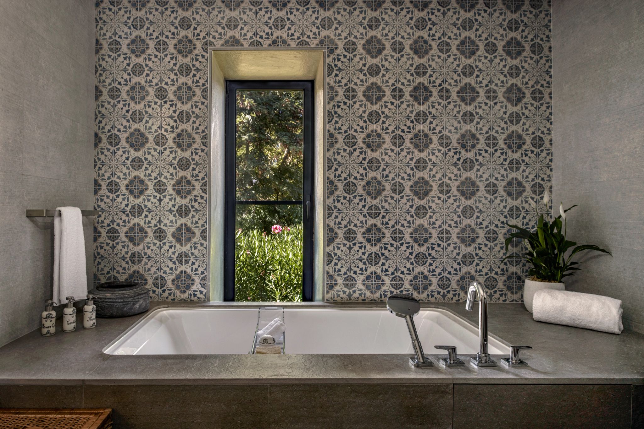 Valley Suite banheiro de luxo - banheira de imersao - banho premium