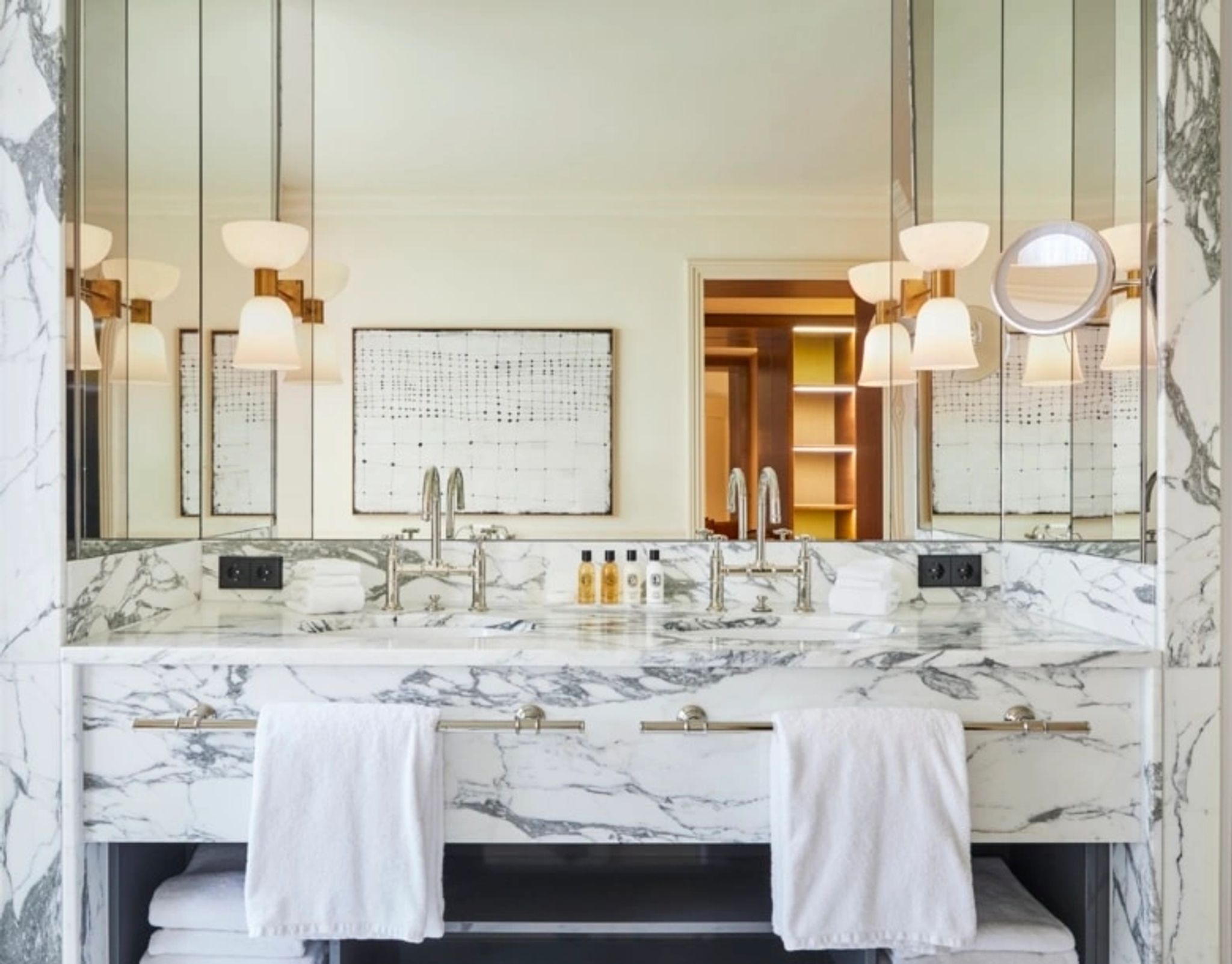 banheiro casal – pia de mármore - banheiro de luxo