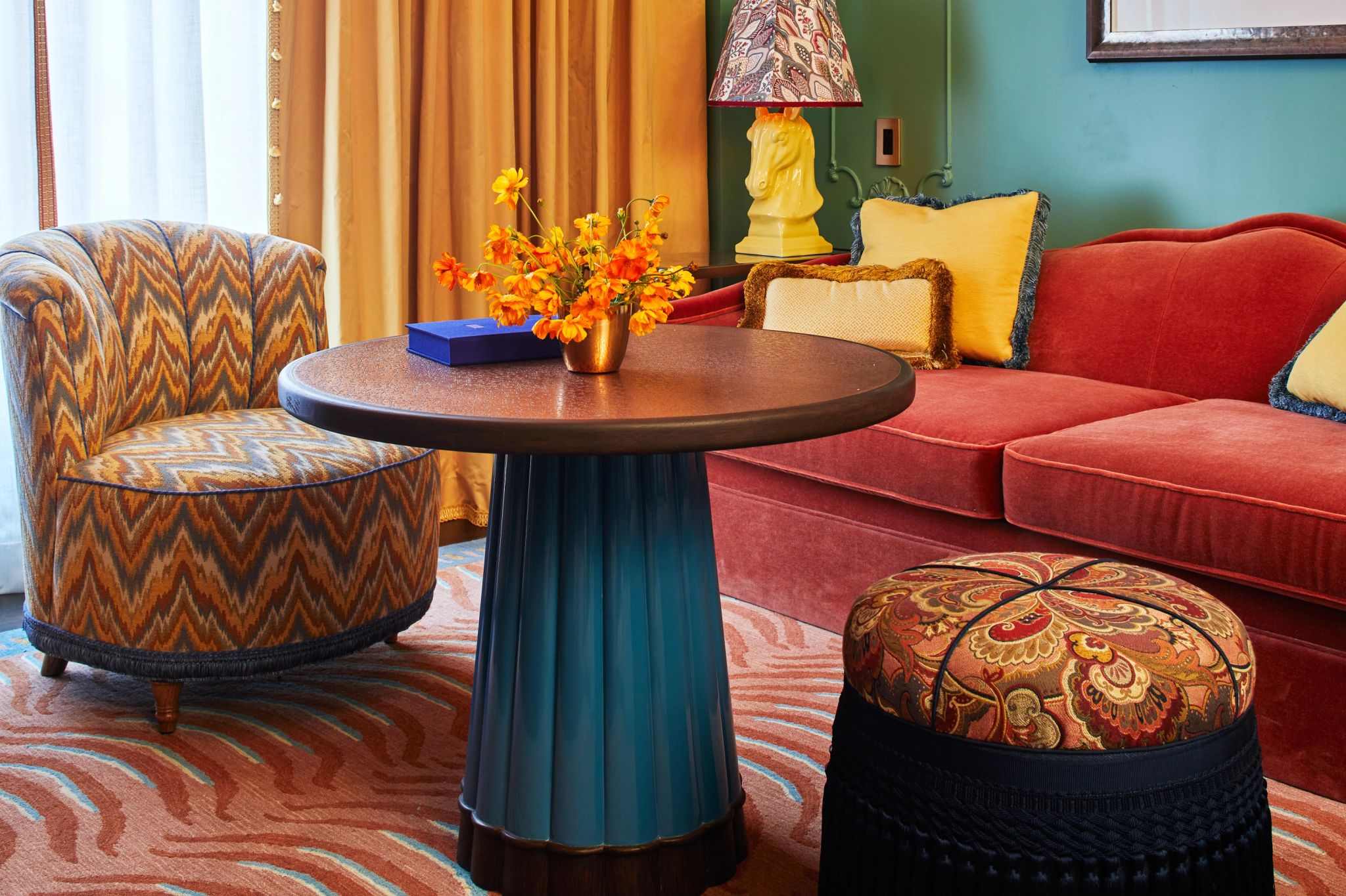 The Mansion Suite sala de estar suite premium - sofa confortavel- area de convivio luxuosa