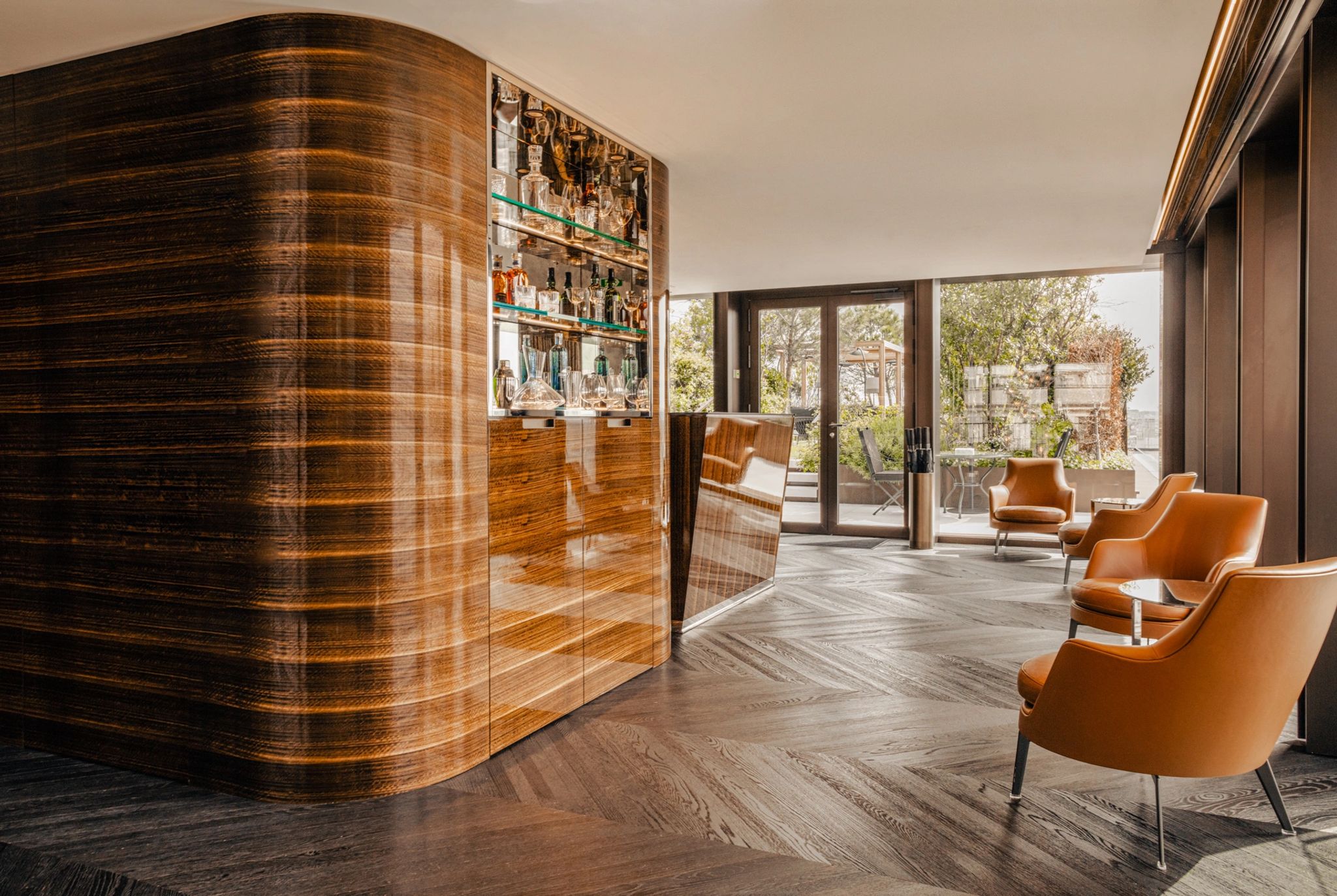 Bvlgari Penthouse bar privativo – design em madeira – vista paris