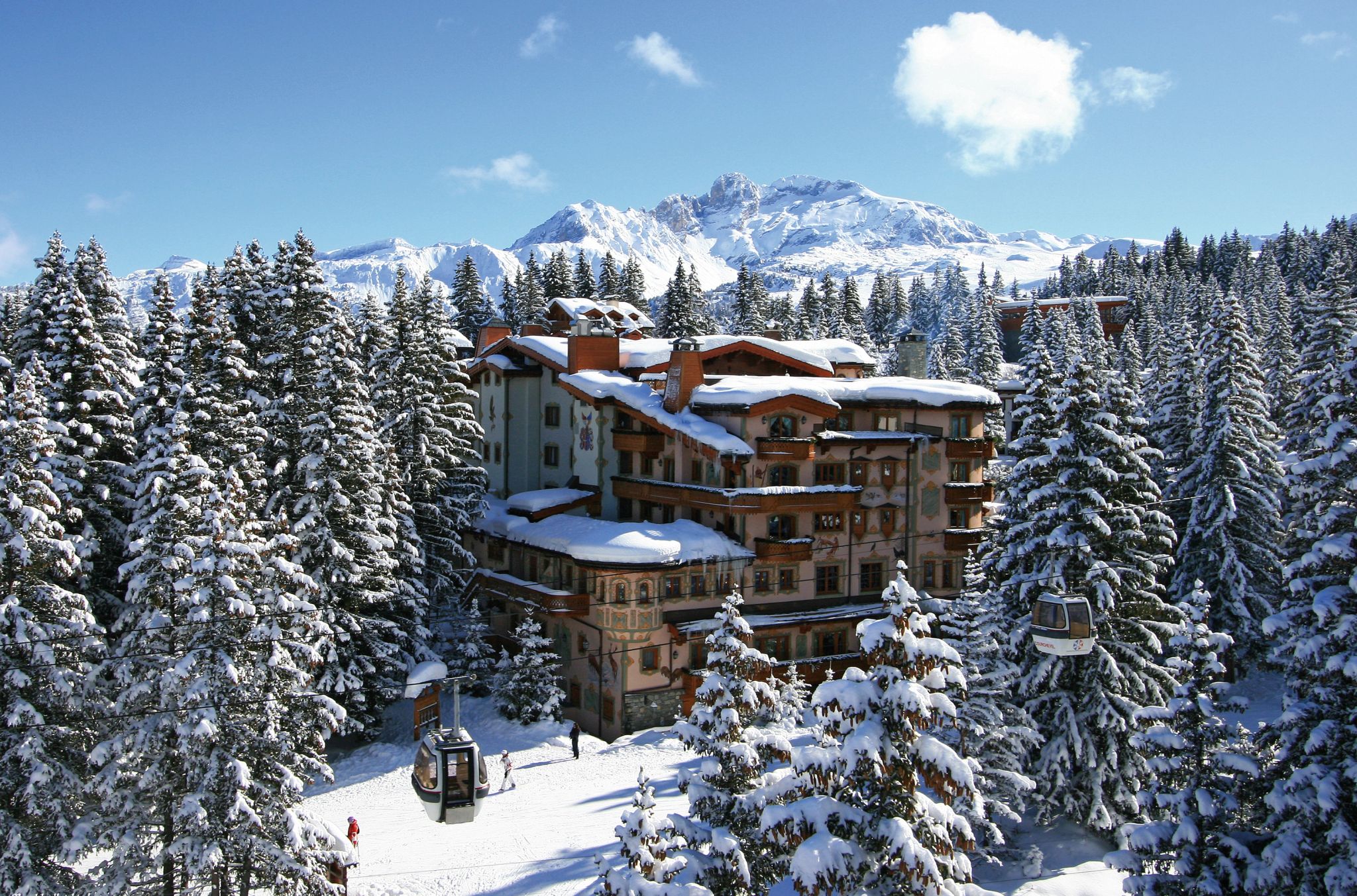 arvores com neve – airelles courchevel – hotel na neve