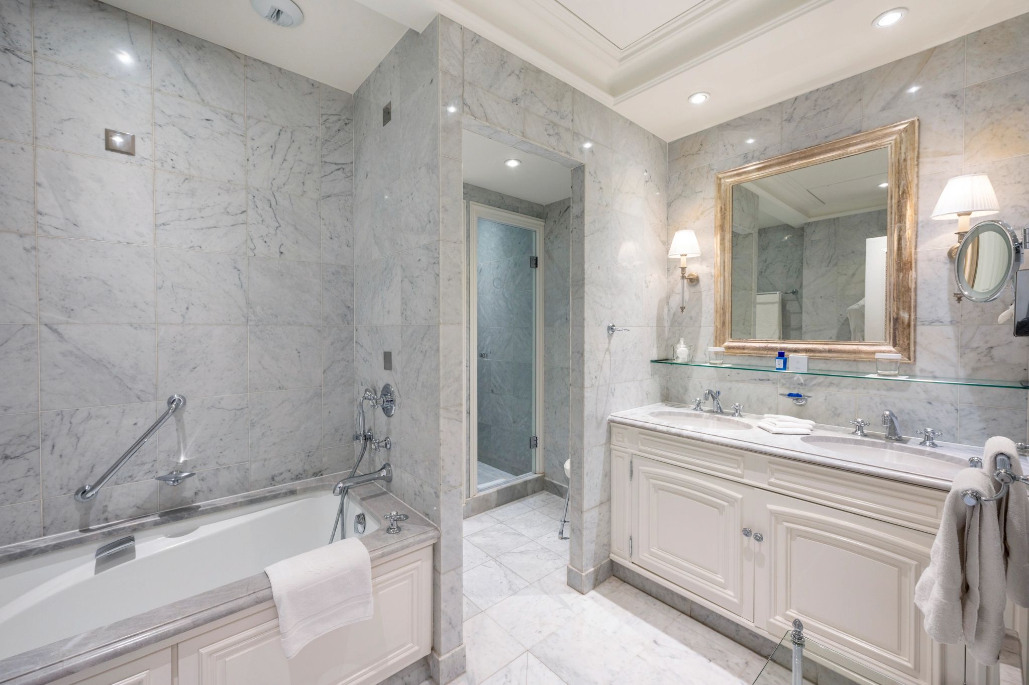 banheiro dem marmore – banheira de imersao – banheiro - quarto com banheira