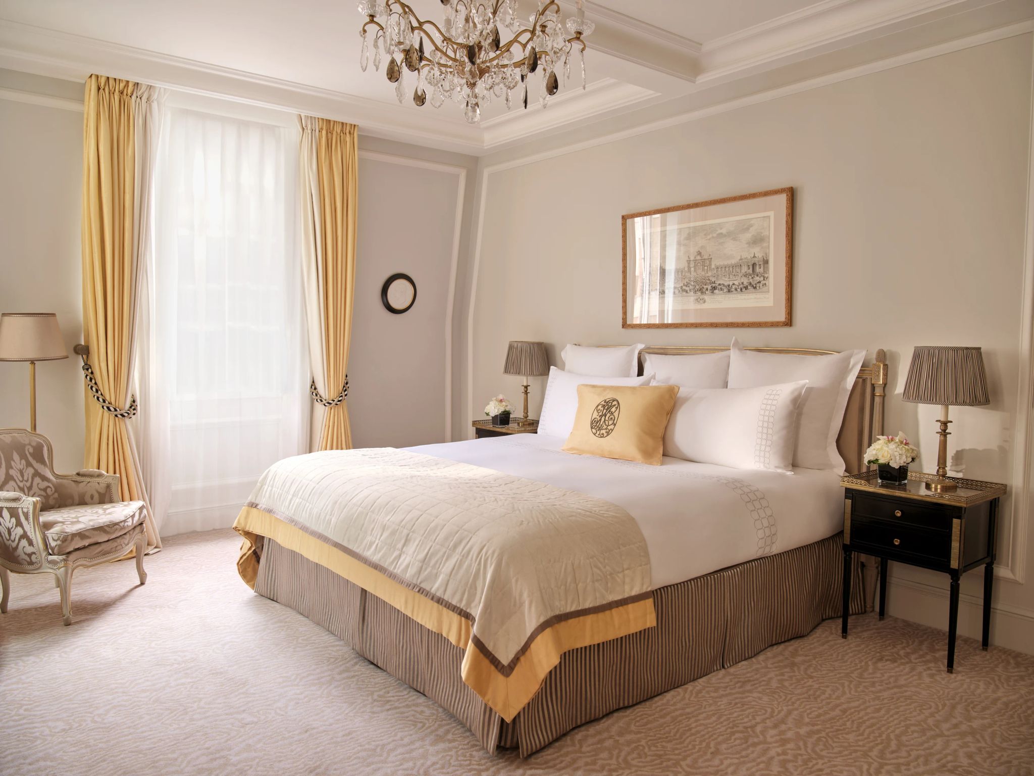 hotel plaza athenee-hotel de luxo em paris-dorchester collection