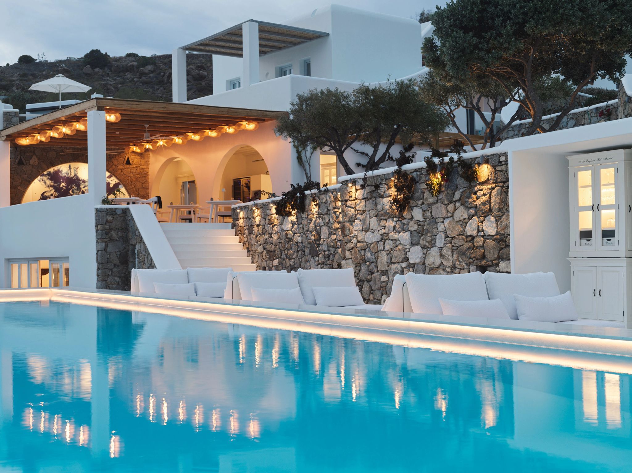 Piscina de borda infinita hotel com piscina - piscina borda infinita - piscina externa