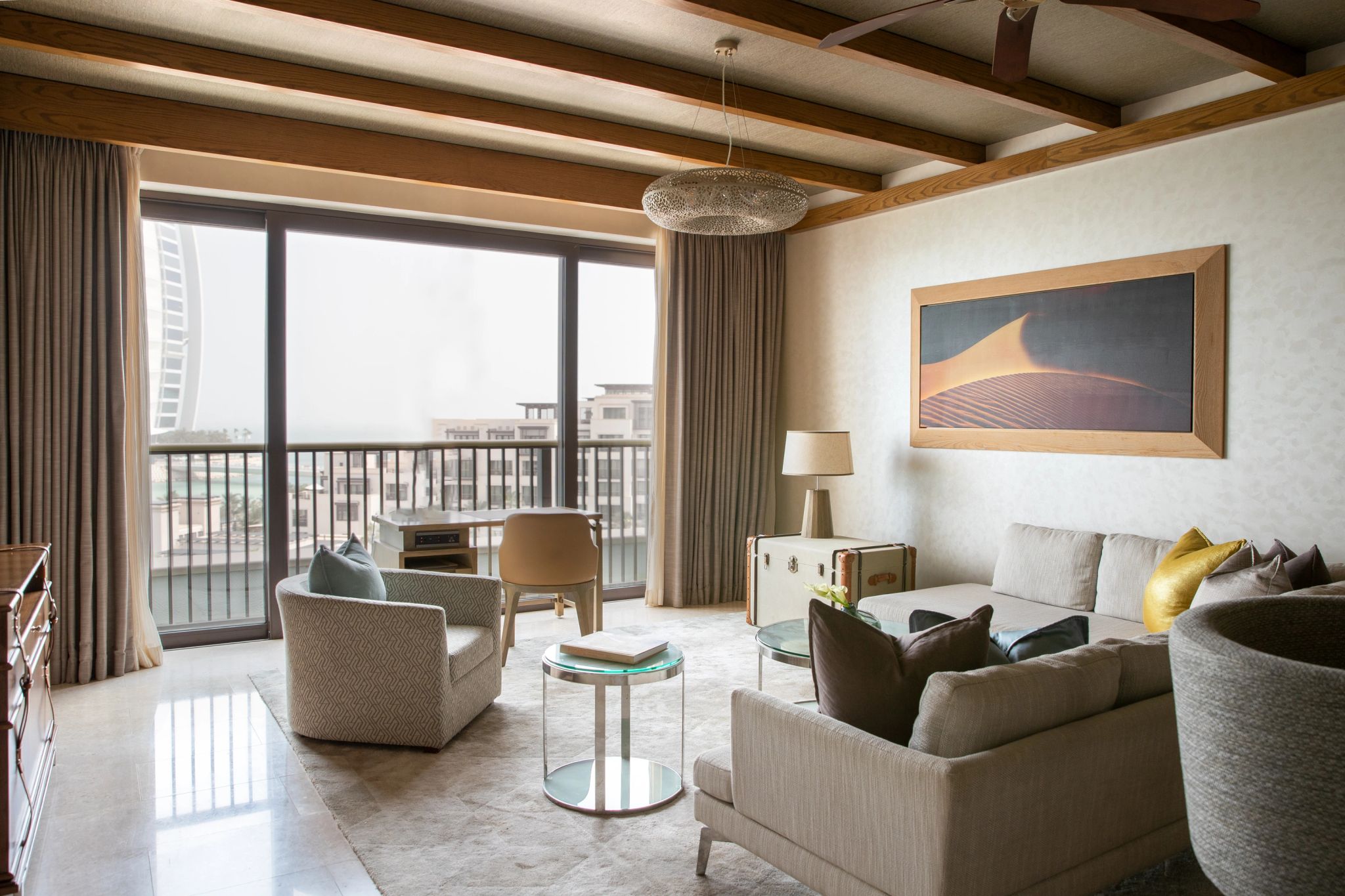 Ocean Suite sala moderna - suite com varanda - suite vista dubai