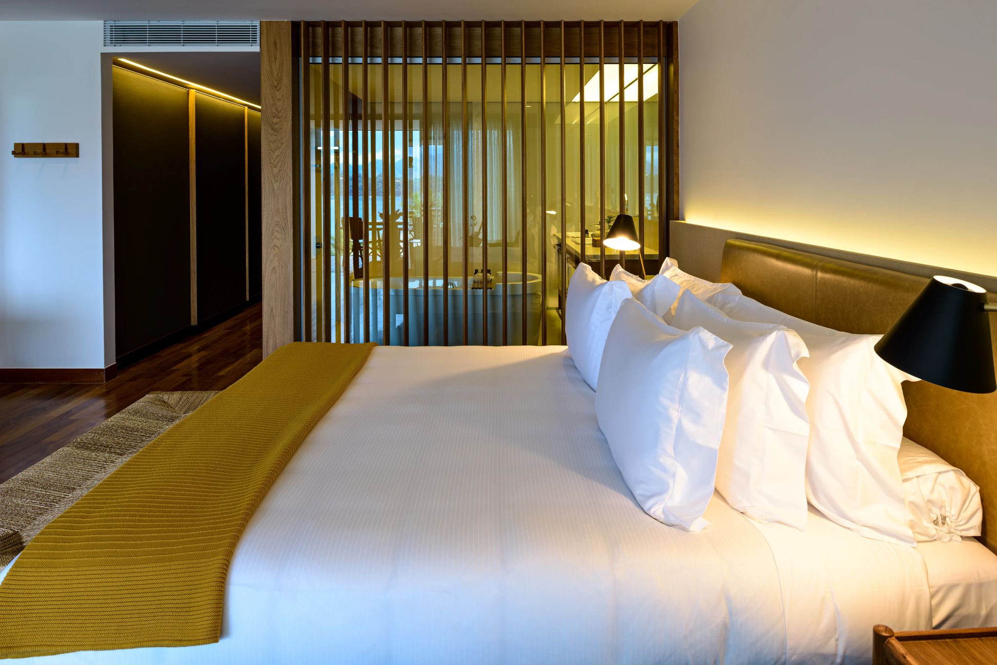 cama king-size confortavel - quarto do fasano - hotel fasano angra