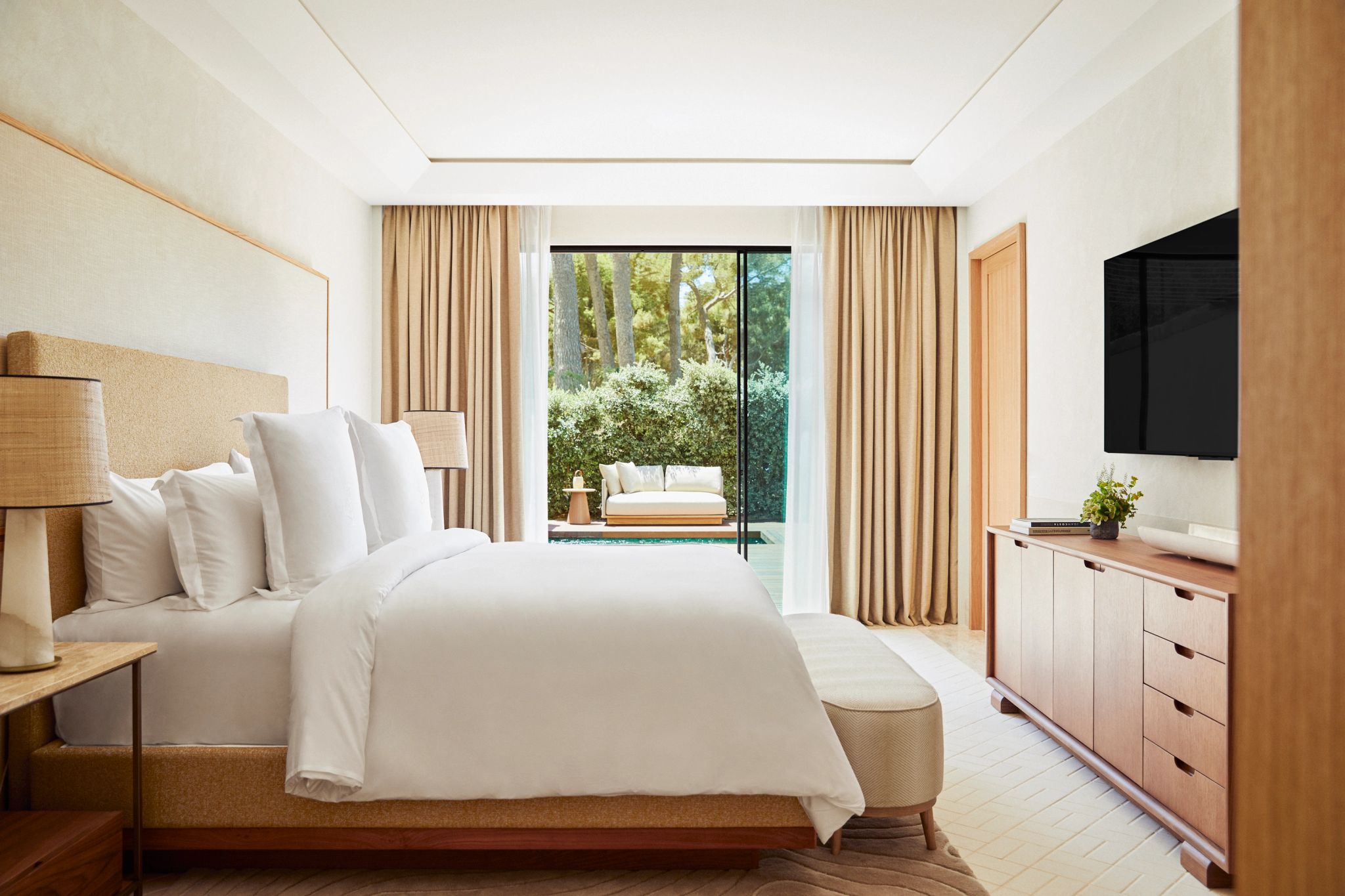 quarto de luxo - cama king-size - vista jardim