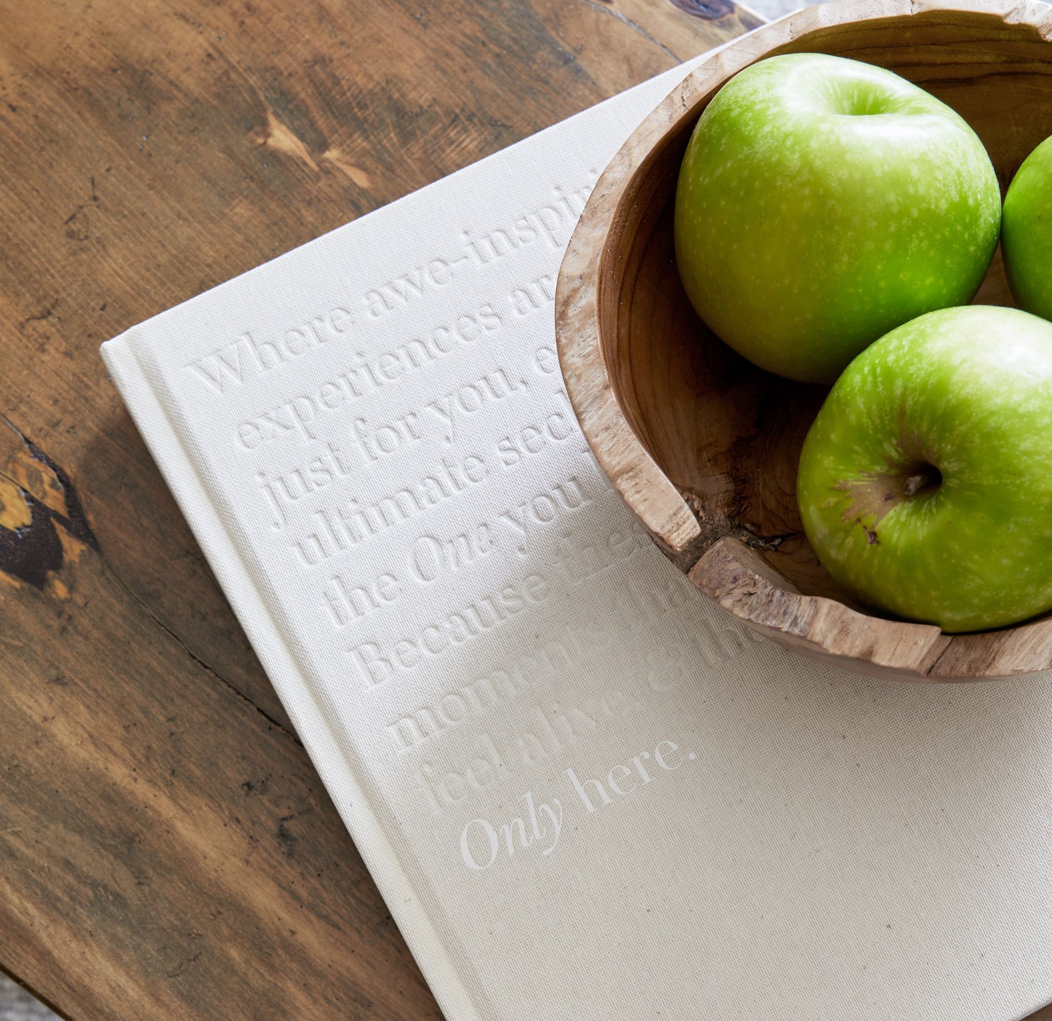 maça verde - fruta fresca - amenidades boas vidndas - bloco de notas - cidade do cabo