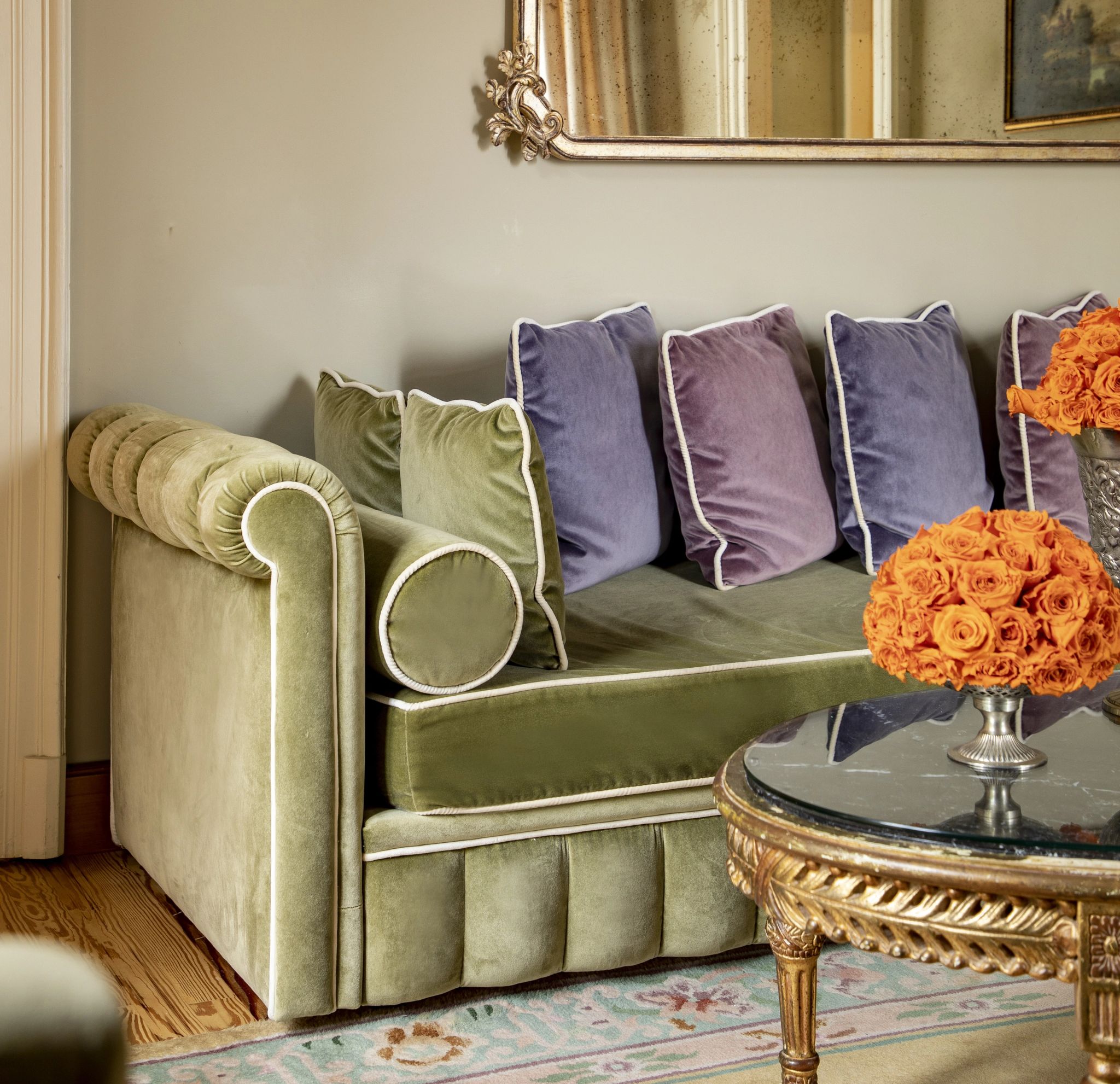 Terrace Garden Suite sofa vintage – decoracao classica – suite com sala de estar