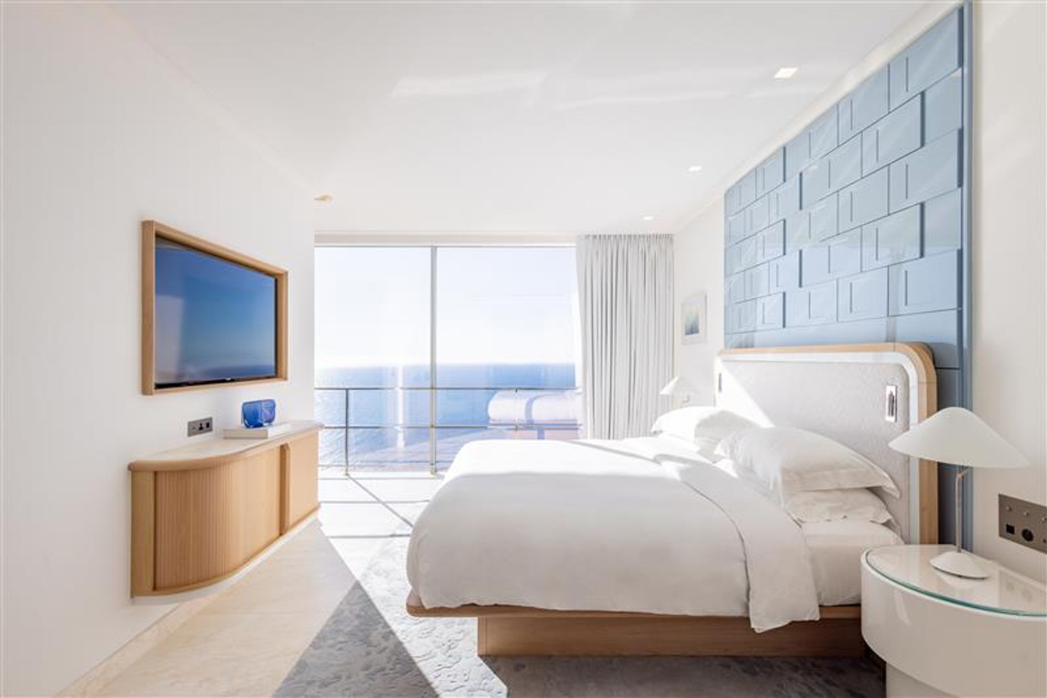 Azur Suite suite casal - cama king - decoraçao moderna - suite de luxo - suite com varanda