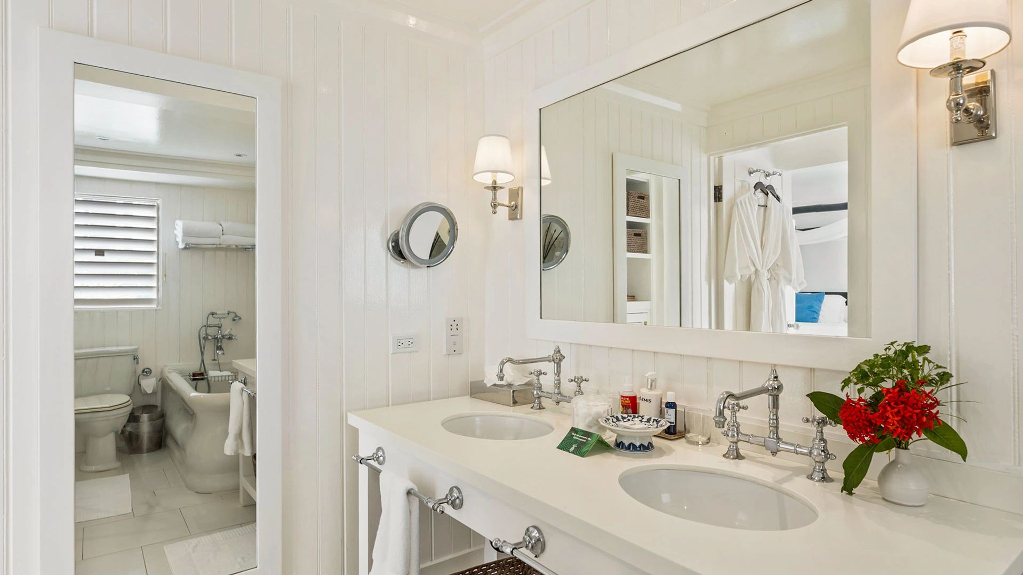 Premium Oceanfront Balcony King  banheiro com pia dupla - banheiro moderno