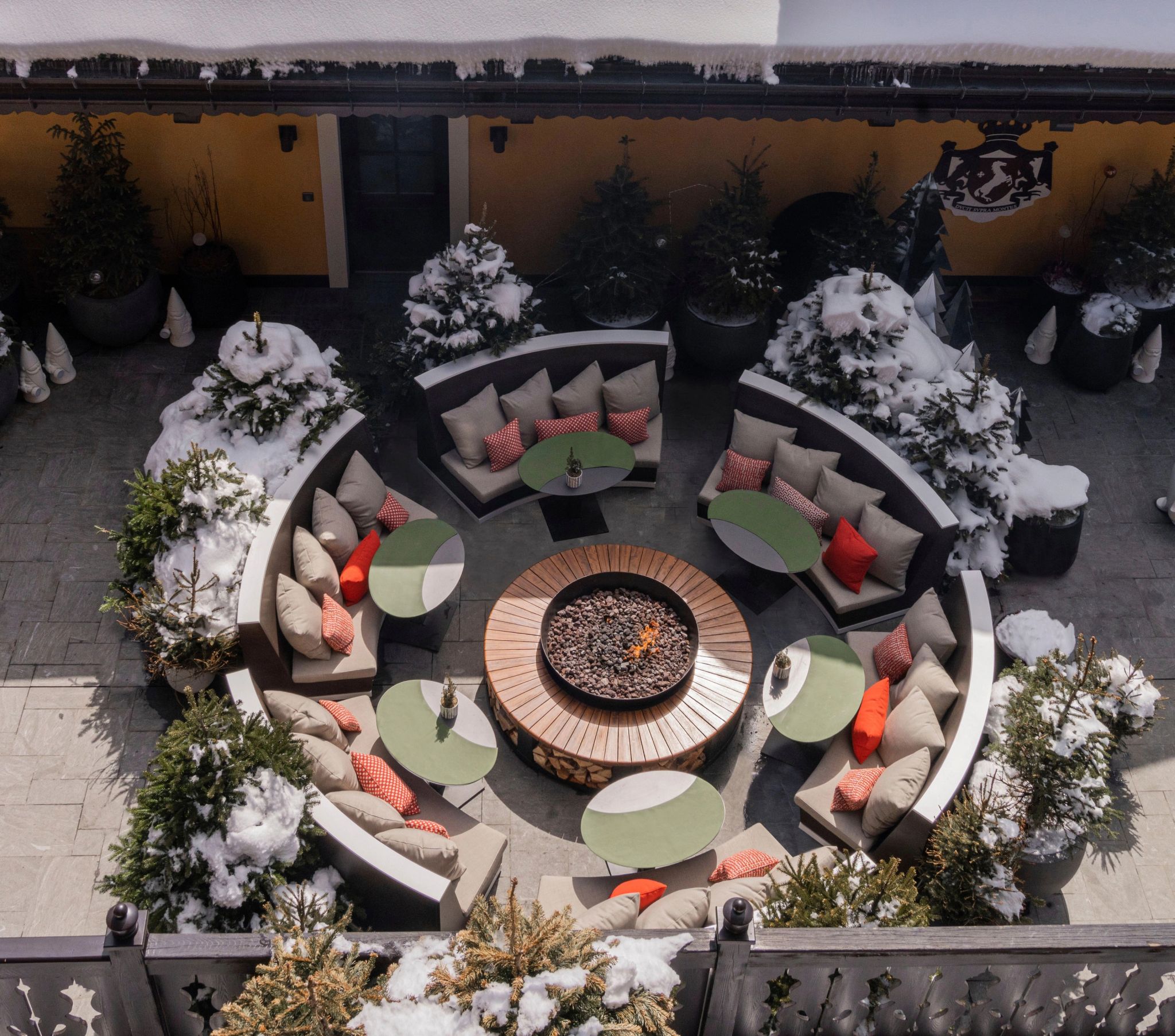 Restaurante La Terrasse de Cheval Blanc area externa restaurante – fogueira ao ar livre