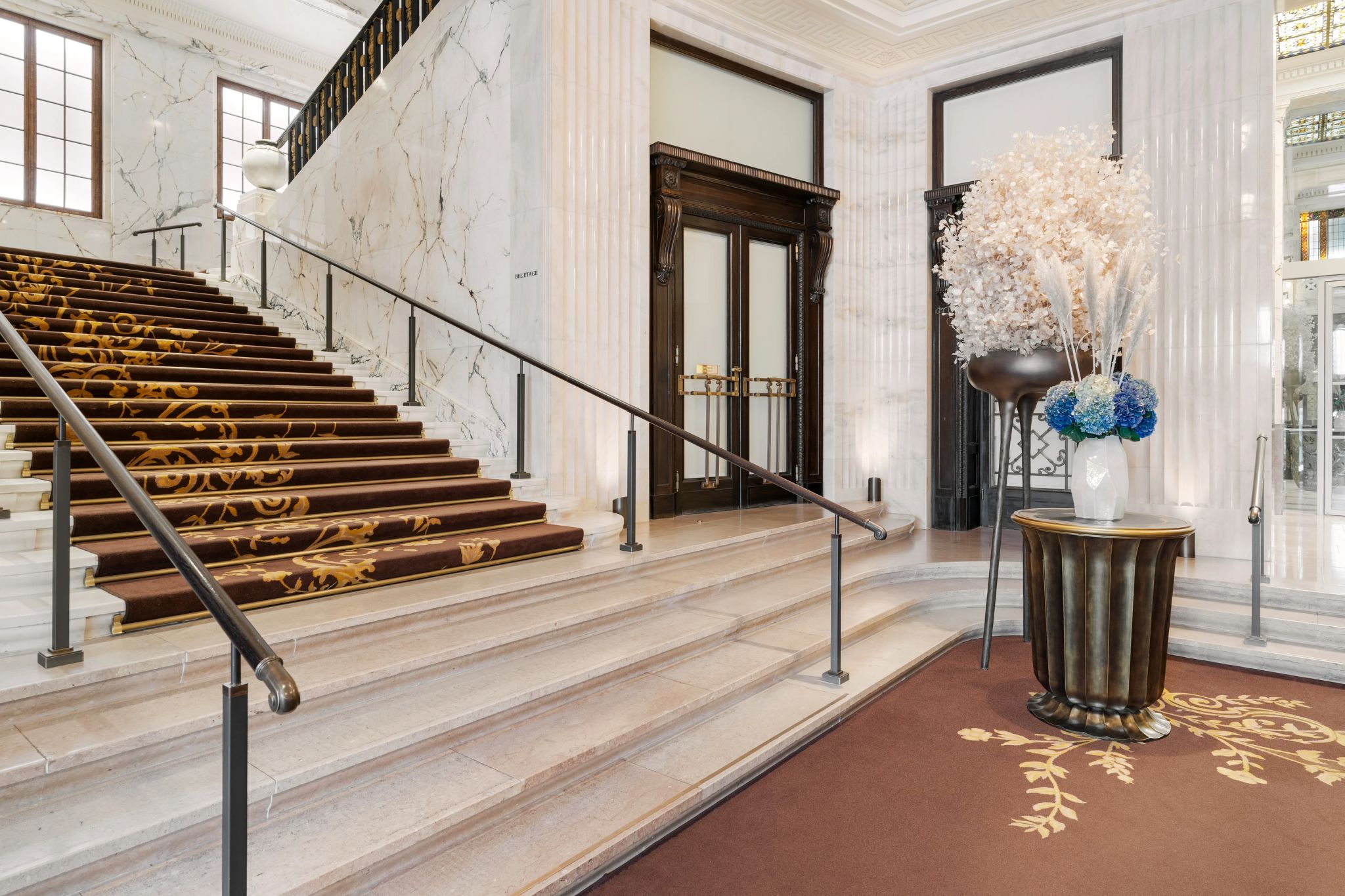 Entrada do hotel escadaria de luxo - entrada do hotel - decoraçao classica