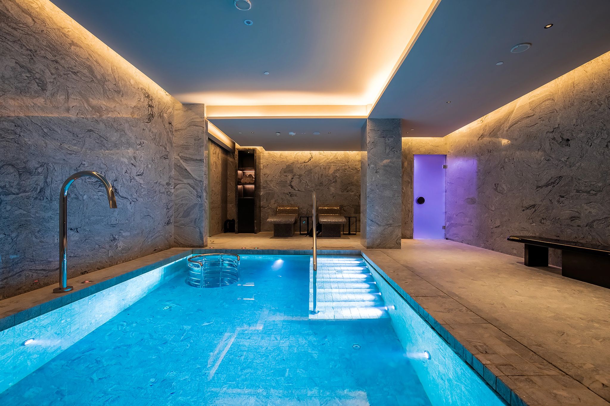 Piscina do spa piscina coberta - atividades de lazer - piscina de luxo