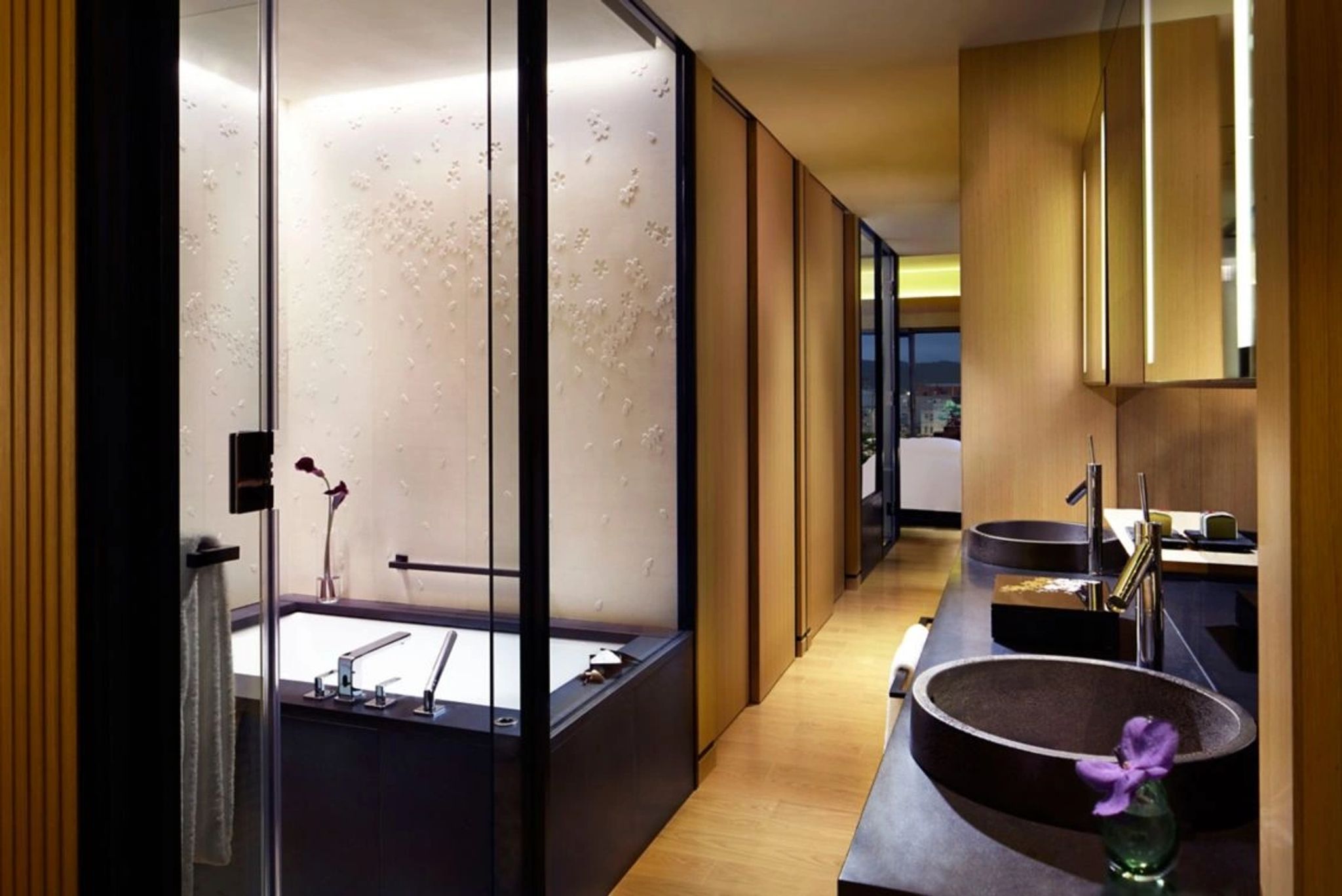 Grand Deluxe Kamogawa banheiro moderno - banheira chuveiro separado - decoracao japonesa