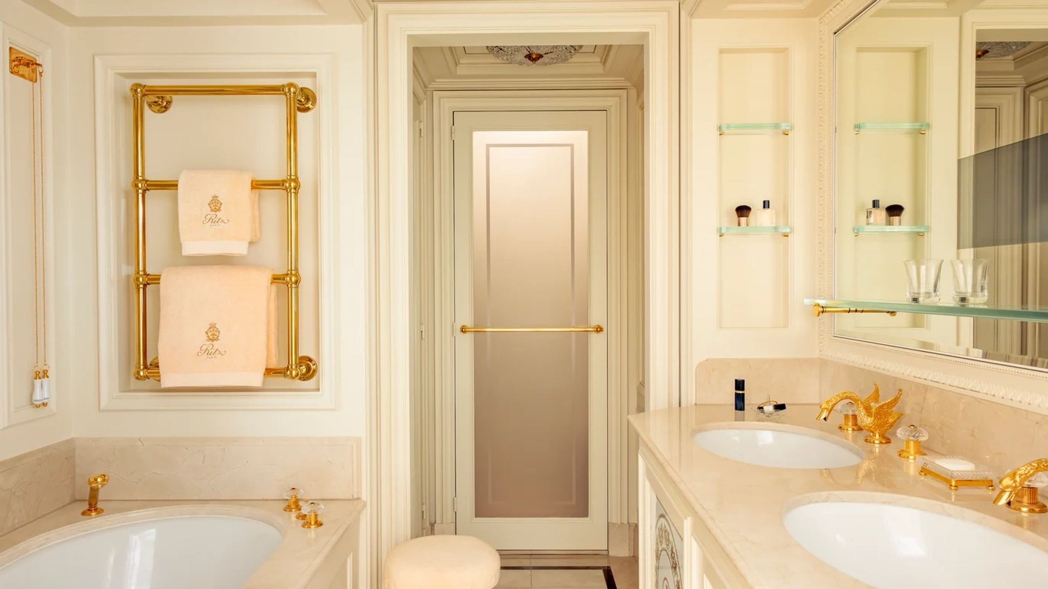 enxoval de luxo - banheiro premium - design dourado