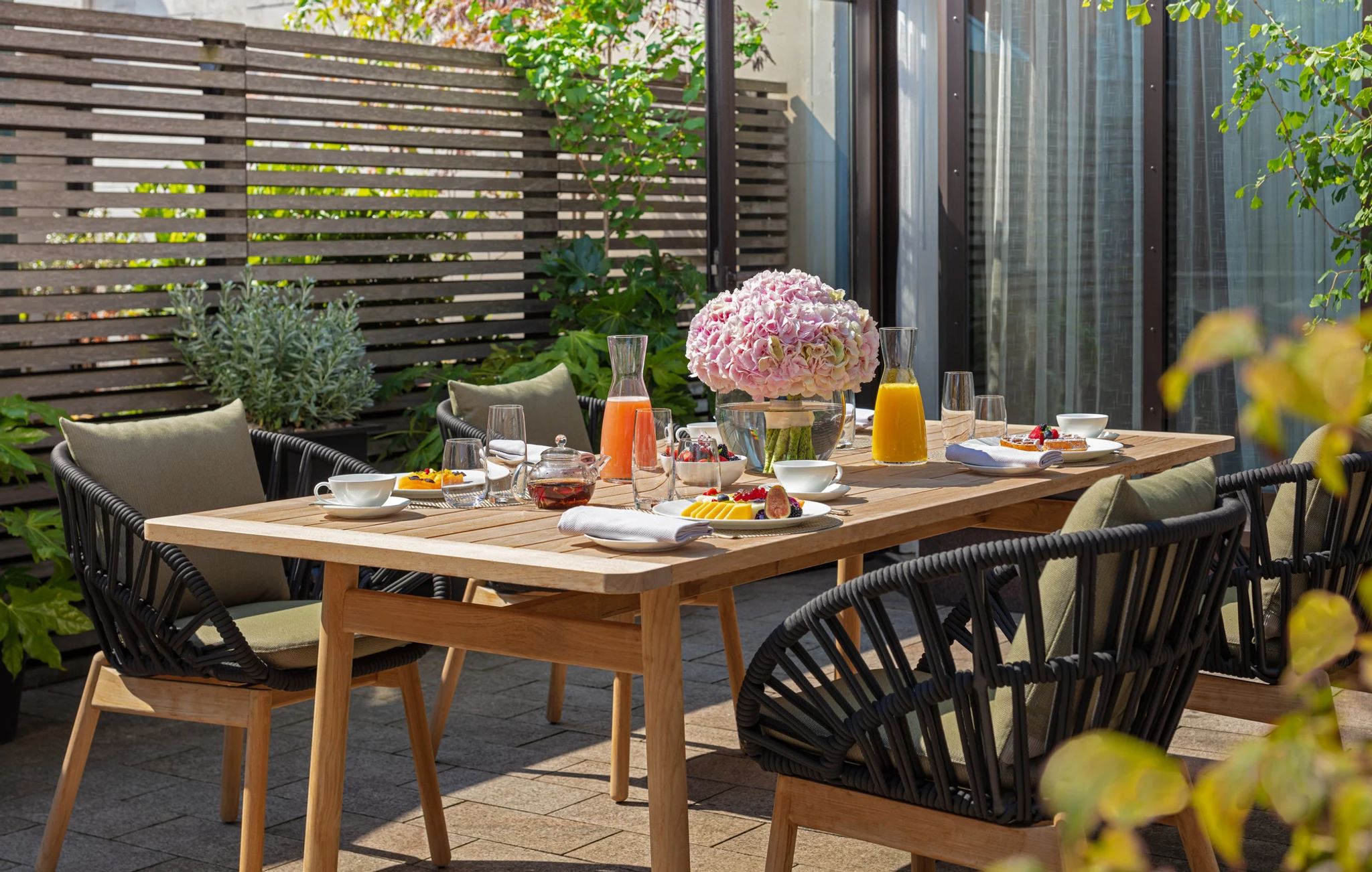 cafe da manha no terraço - terraco do quarto - terraco com jardim