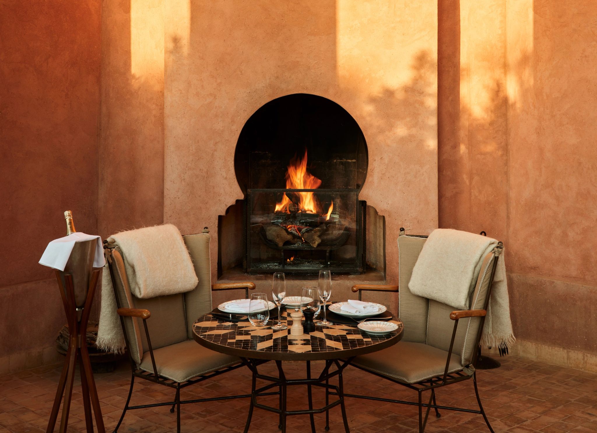 Heritage Two Bedroom Villa sala com lareira - mansao de luxo - design marroquino