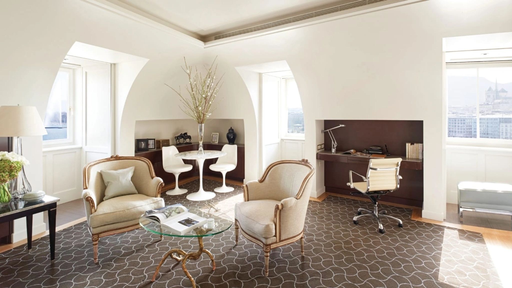Four Seasons Executive Loft Suite suite executiva - mesa de trabalho - sala de estar - suite moderna - suite vista genebra