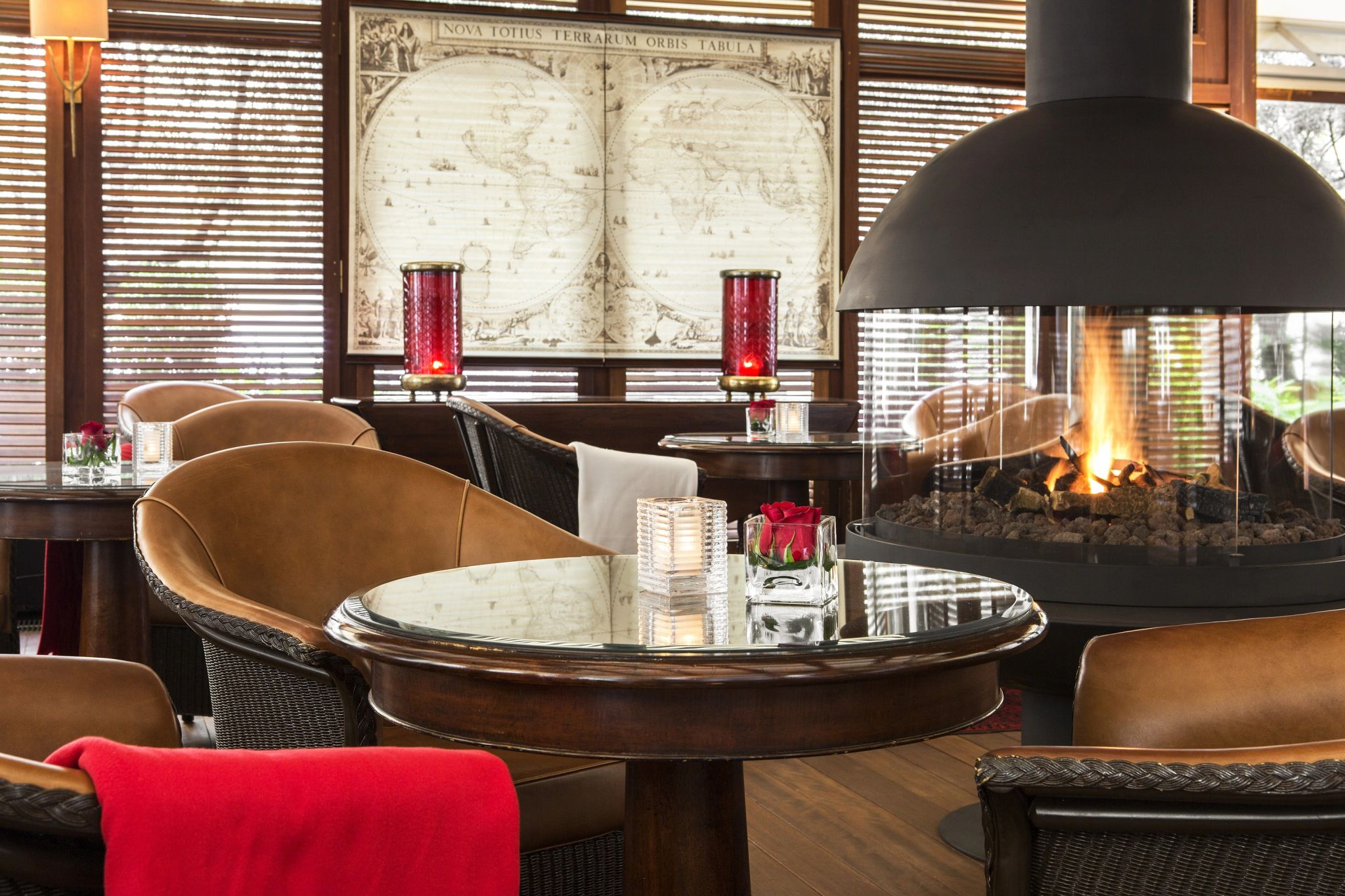 Bar Alexander's Cigar Lounge area gourmet - decoraçao classica - bar de hotel