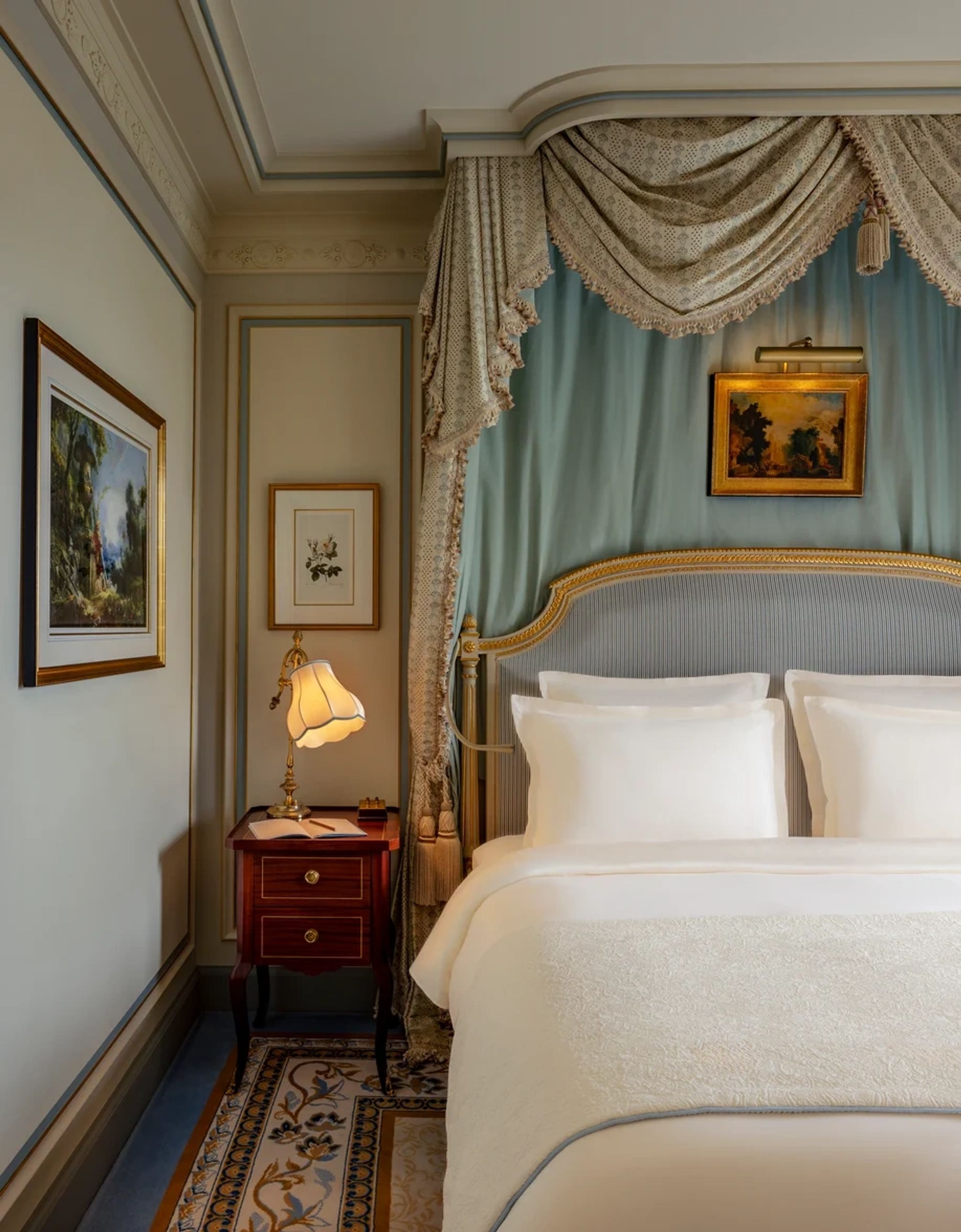 Executive Suite detalhes talhados madeira - suite decoracao luxo - estilo belle epoque quarto