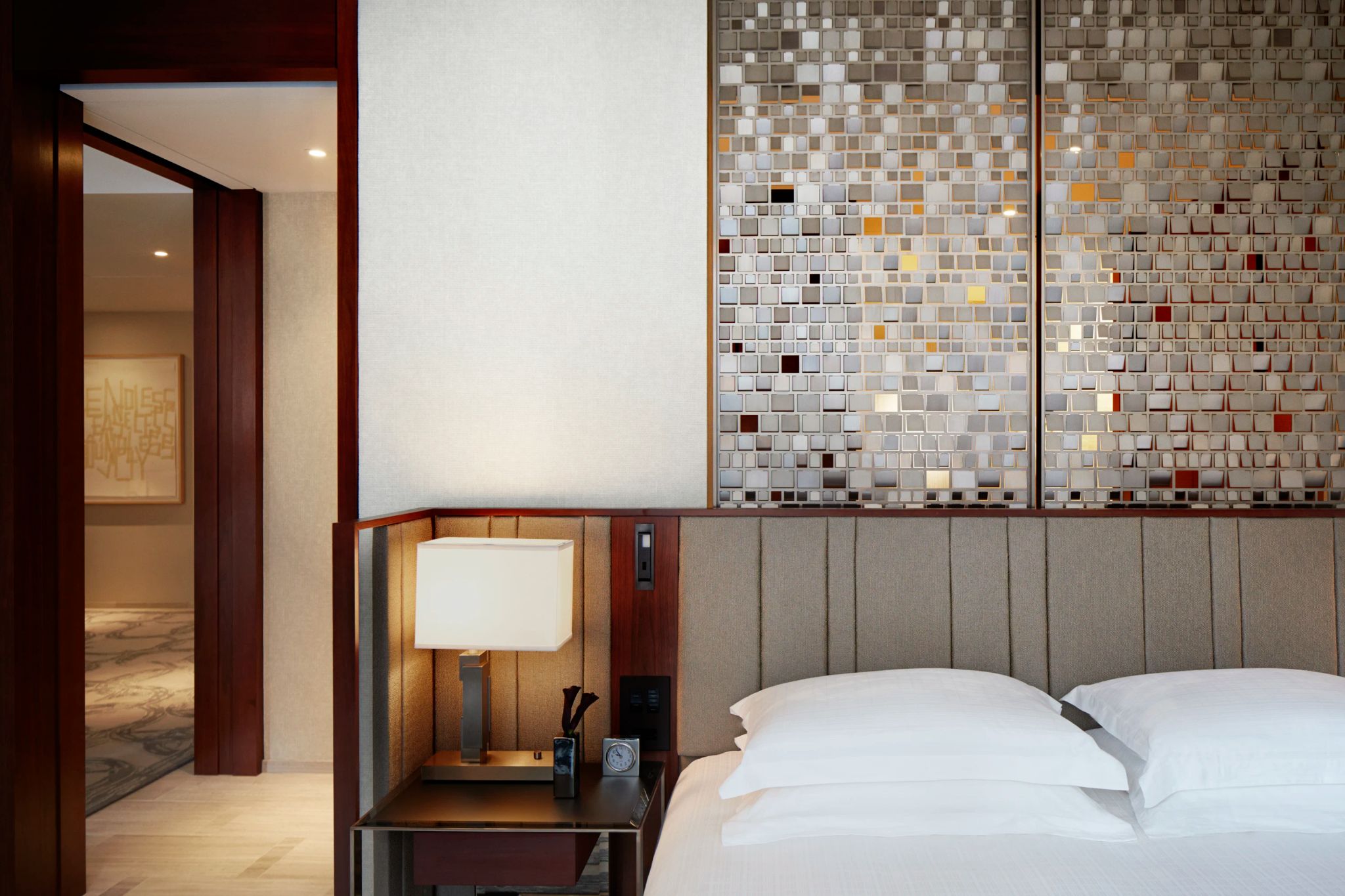 detalhes metalicos - decoraçao moderna - cama king - suite de alto padrao