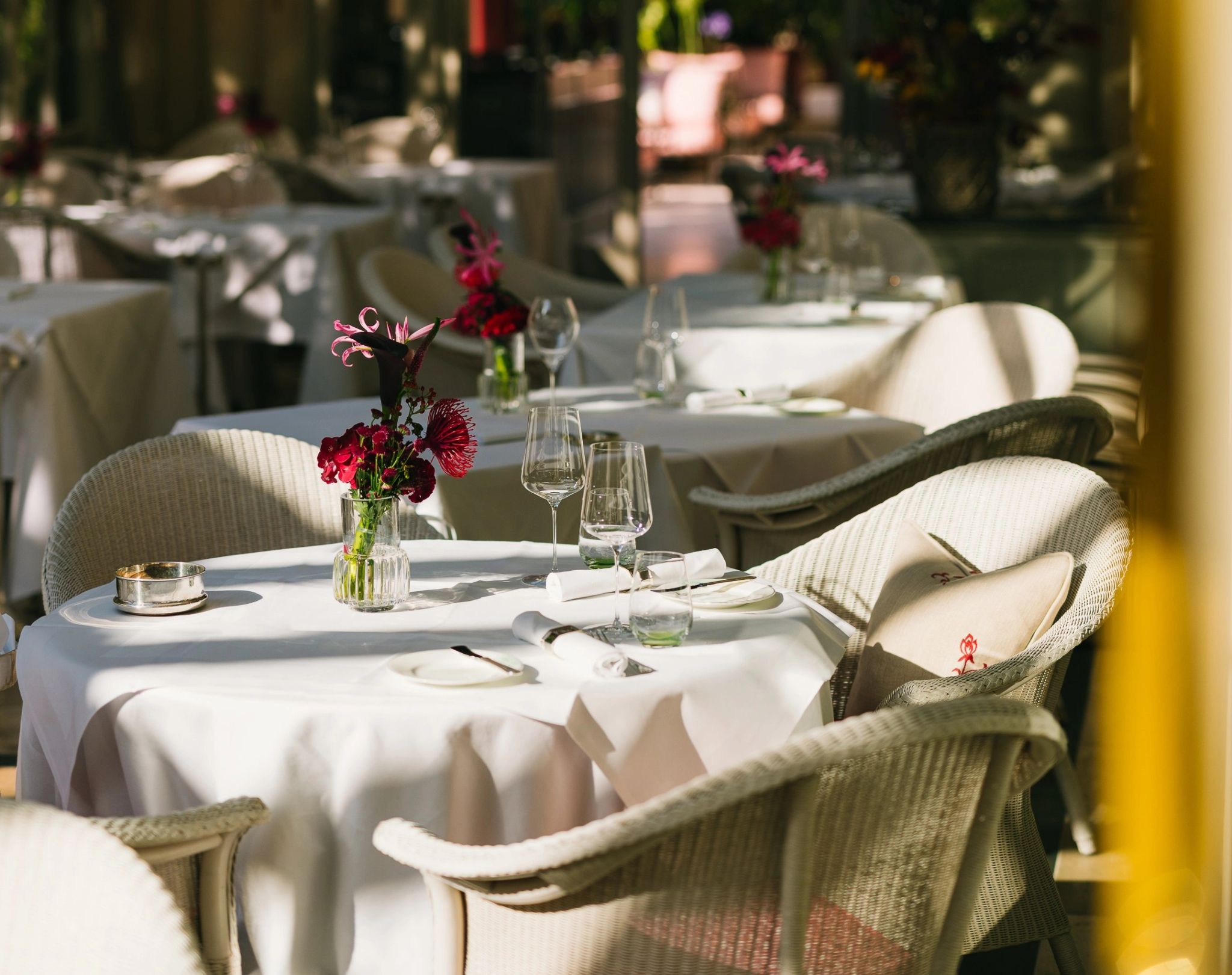 cafeteria ao ar livre - jardim elegante - hotel romantico