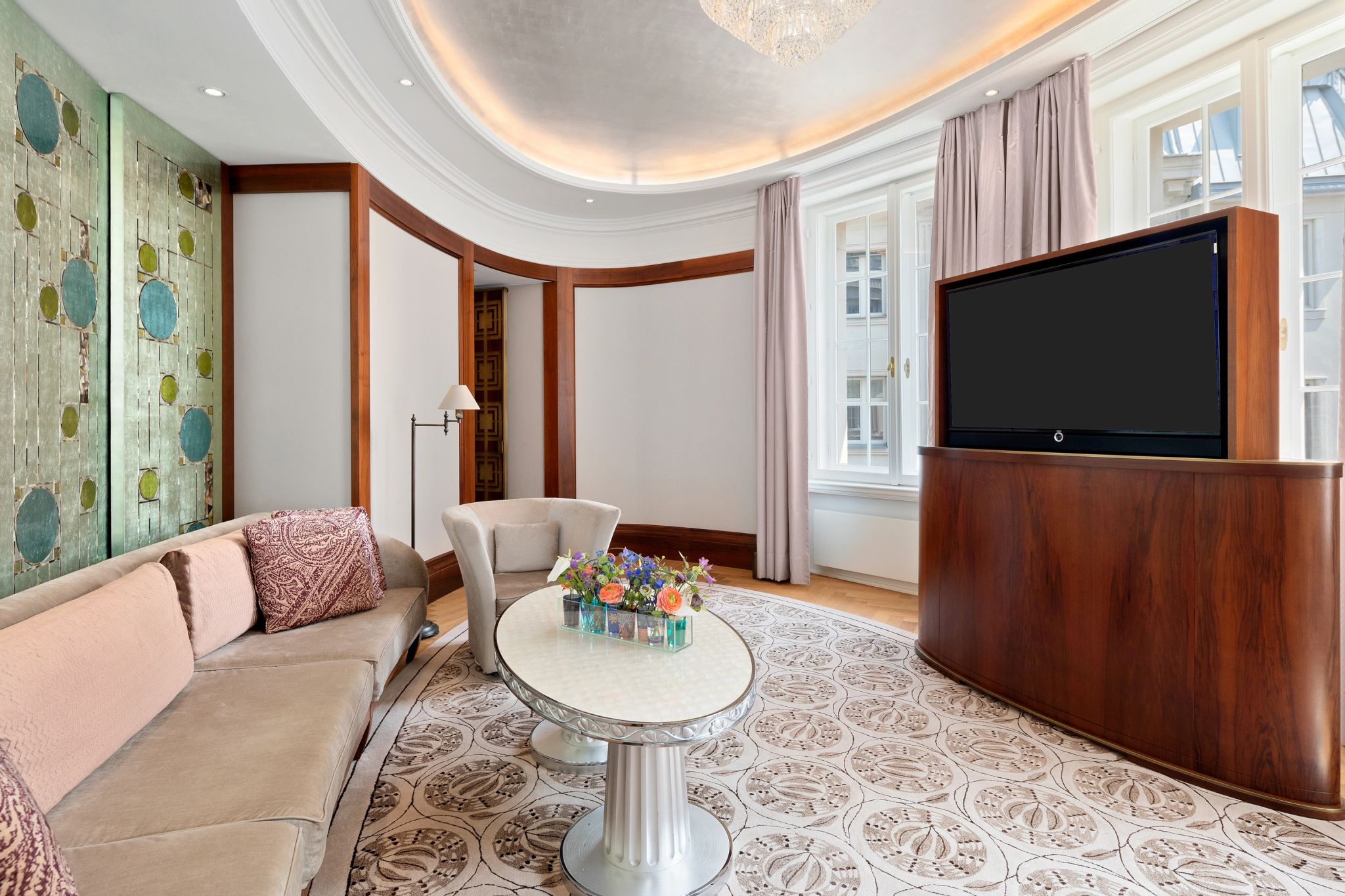 Diplomat Suite   sala de tv – sala suite – sala hotel