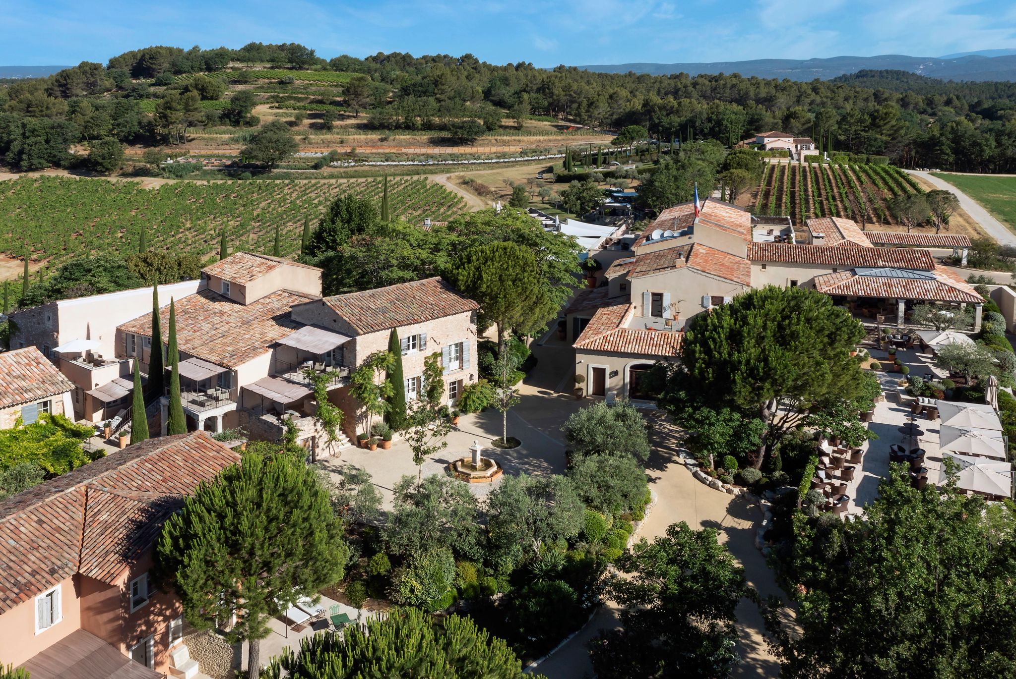 hotel em provença – coquillade provence – arquitetura francesa - hotel no campo