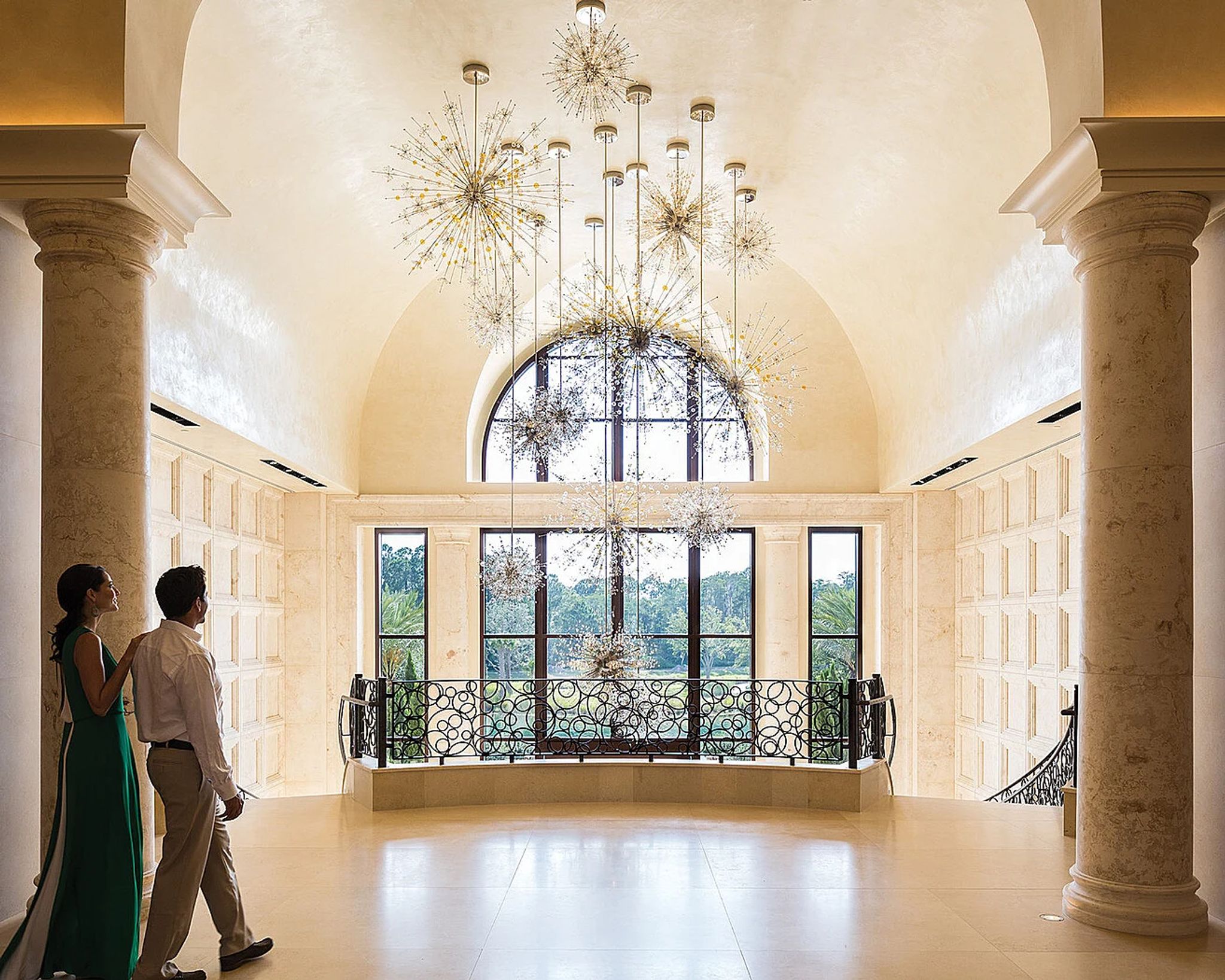 lobby de luxo - lustres de cristal - arquitetura classica - hotel em orlando