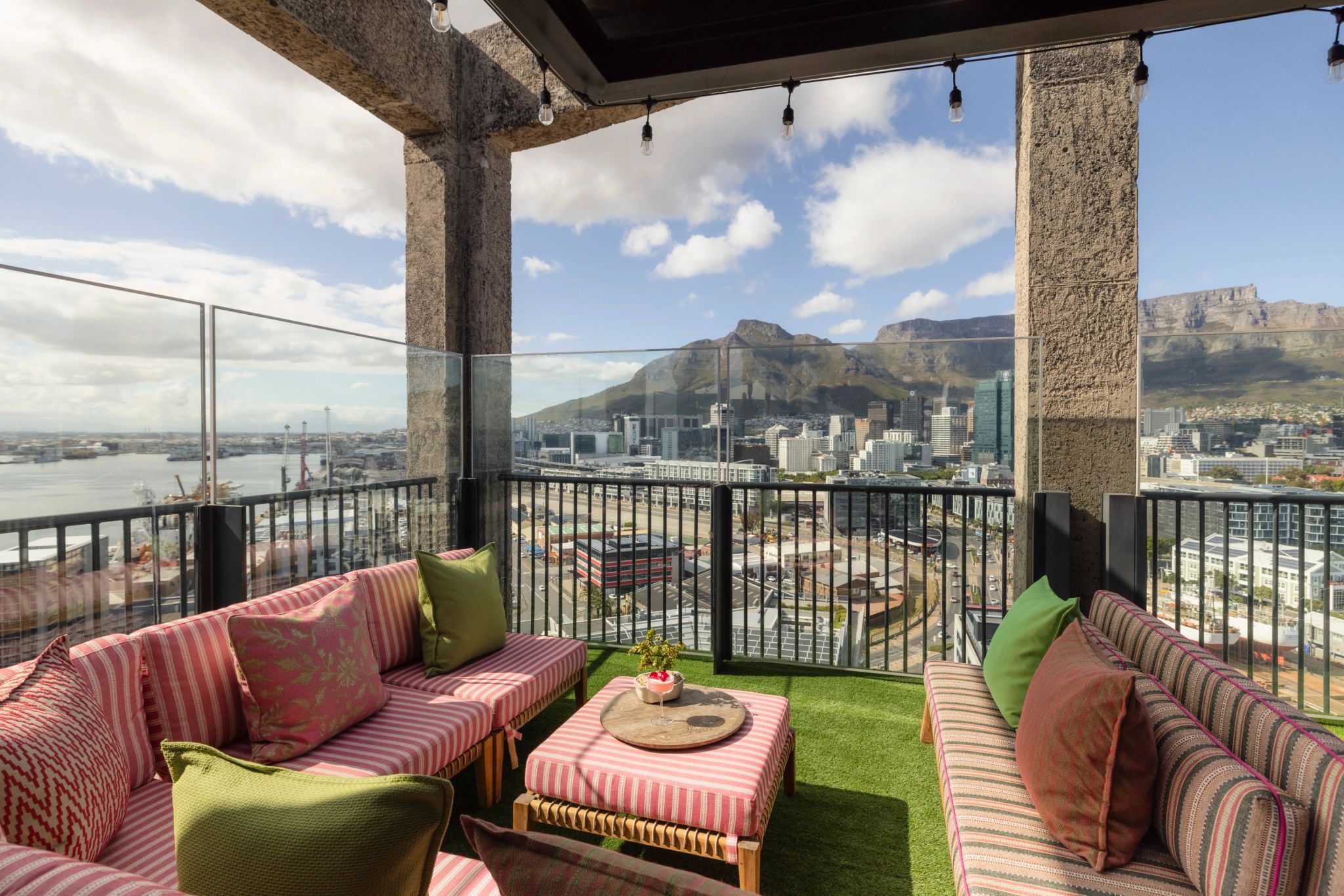 The Silo Hotel rooftop bar de luxo - vista 360 cape town - terraco the silo
