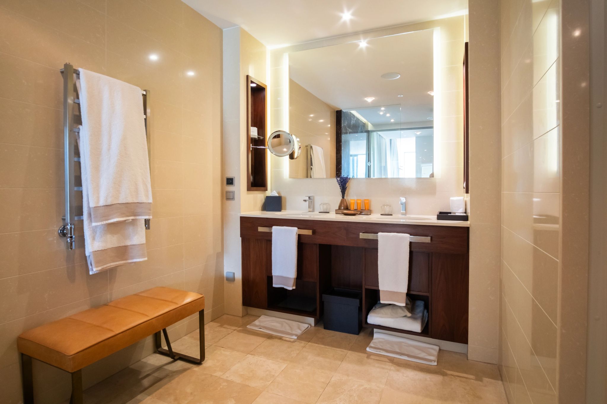 Junior Suite Port Soller View banheiro moderno - banheiro chique - pia dupla