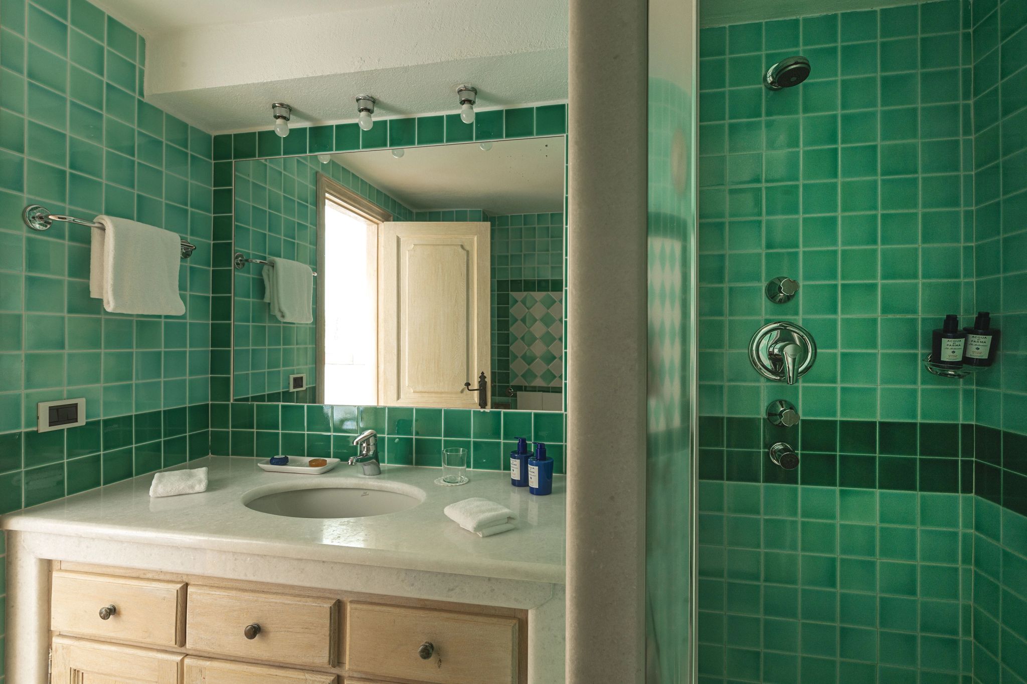 amenidades de hotel – banheiro de luxo – banheiro suite