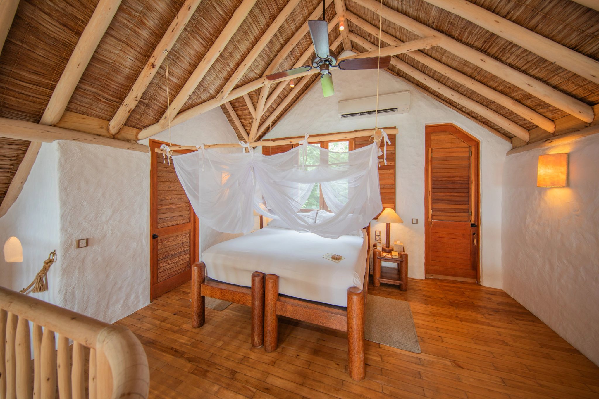 Two Bedroom Crusoe Pool cama casal dossel - maldivas suite espacosa - decoracao tropical luxo