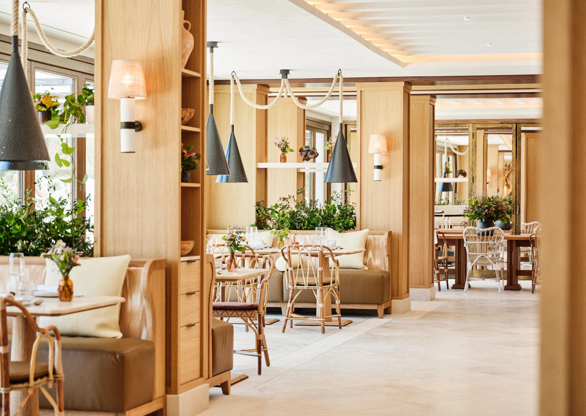 Mel Restaurante estacoes de comida - design de interiores moderno - ambiente iluminado