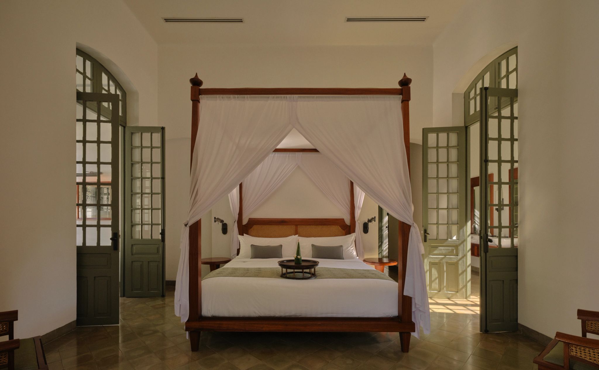 cama com dossel - design clean - suite perto da natureza