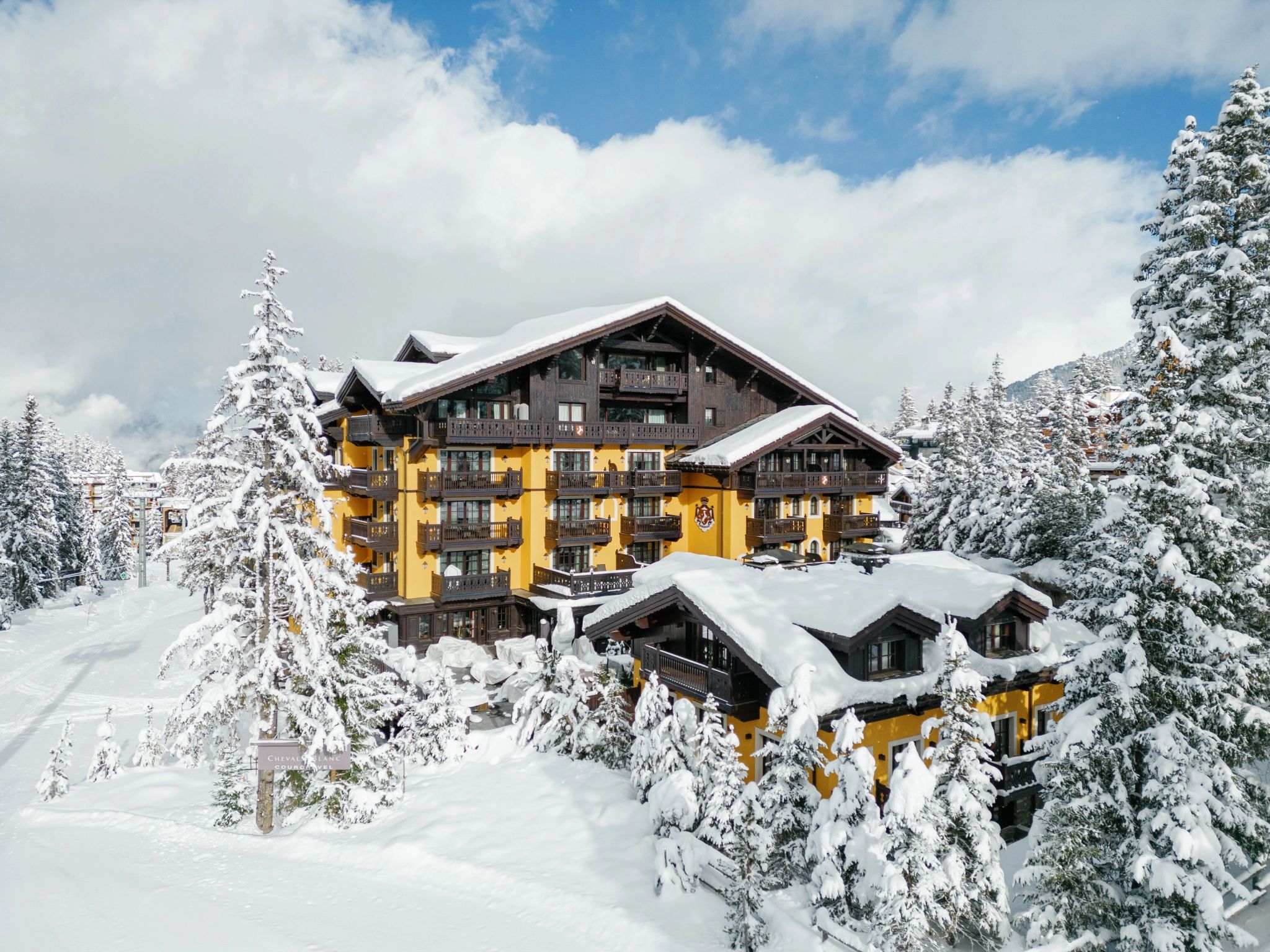 Cheval Blanc Courchevel arquitetura do hotel – hotel de luxo – chale alpino