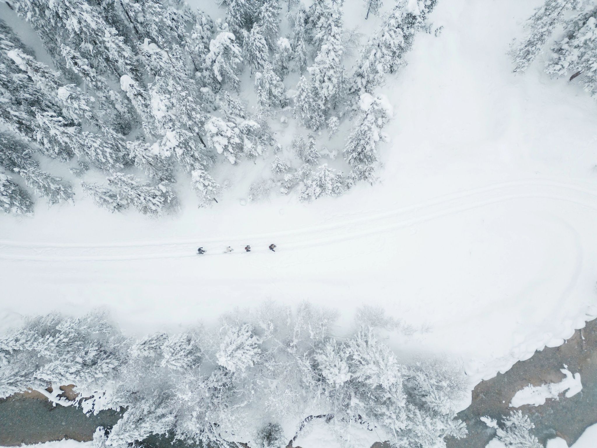 Esqui paisagem de inverno – neve em courchevel – esqui em courchevel