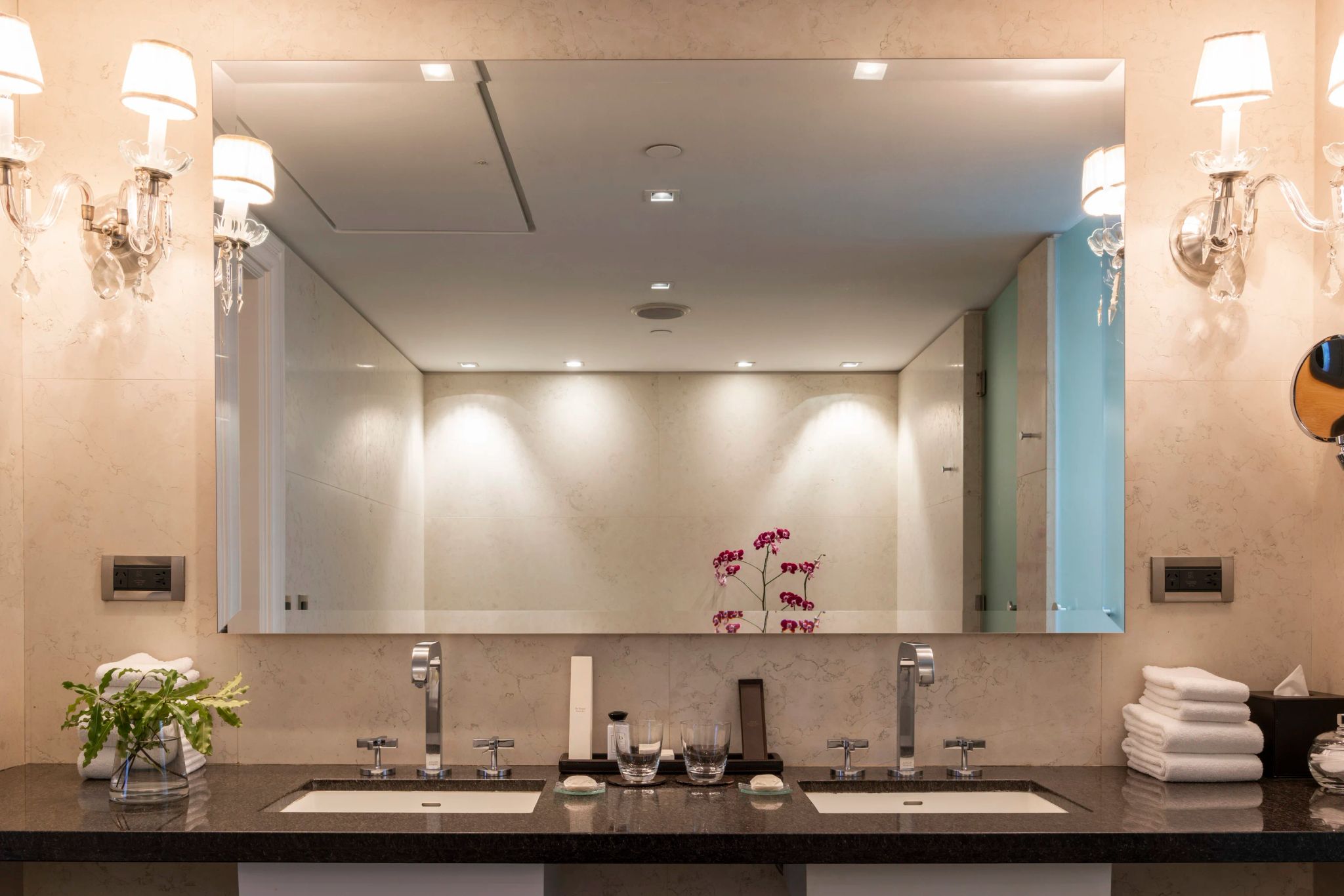 banheiro suite king palace - banheiro em marmore