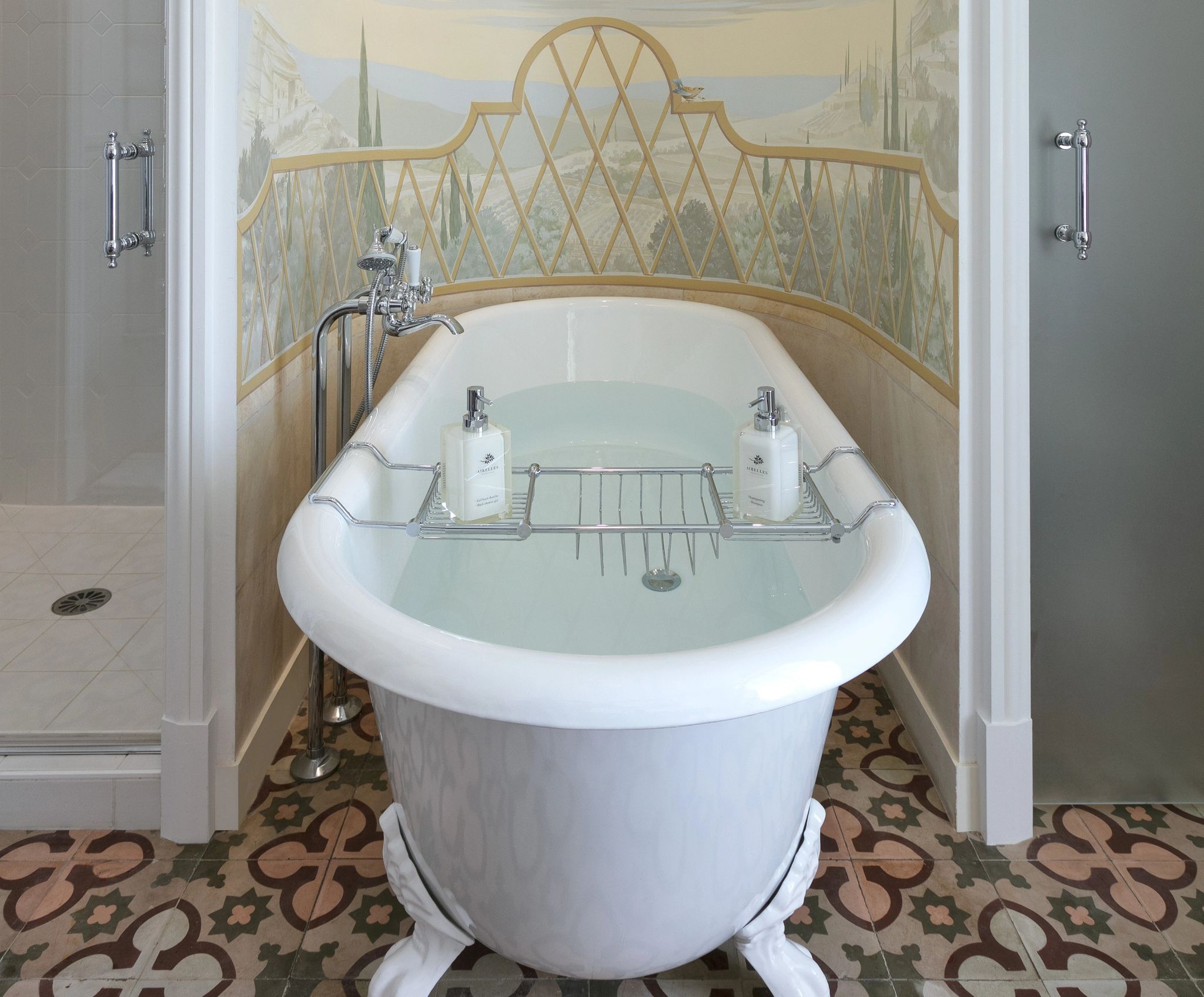 Deluxe Valley   banheira de imersao - quarto com banheira - banho premium