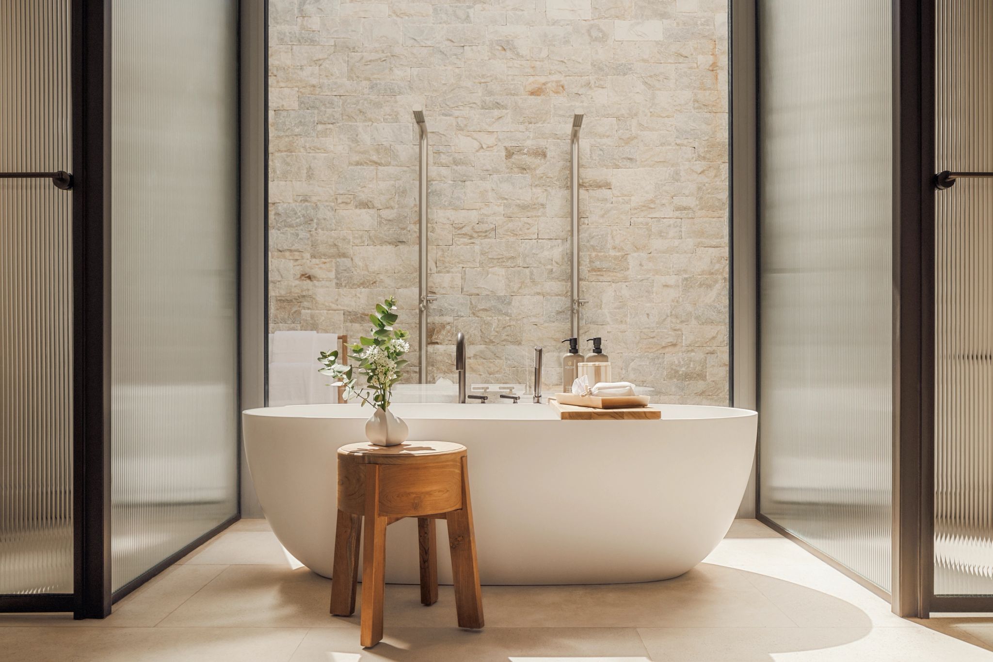 Villa Thea banheiro de luxo – banheira de imersao – banho premium