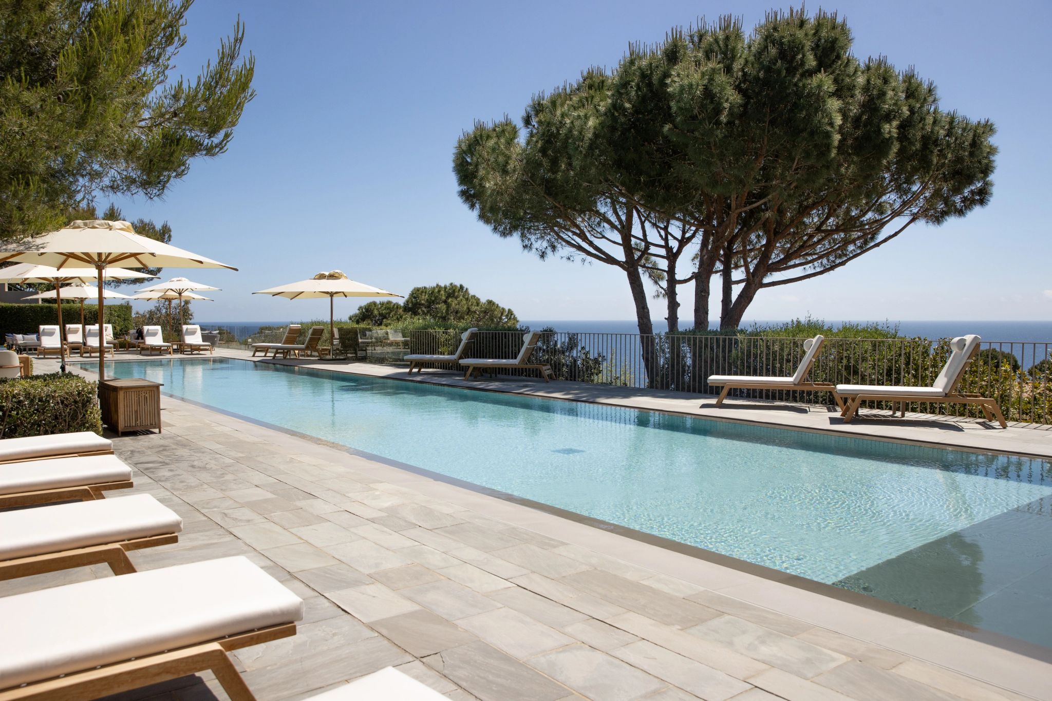 Piscina do hotel piscina vista mar – area de lazer – piscina ao ar livre