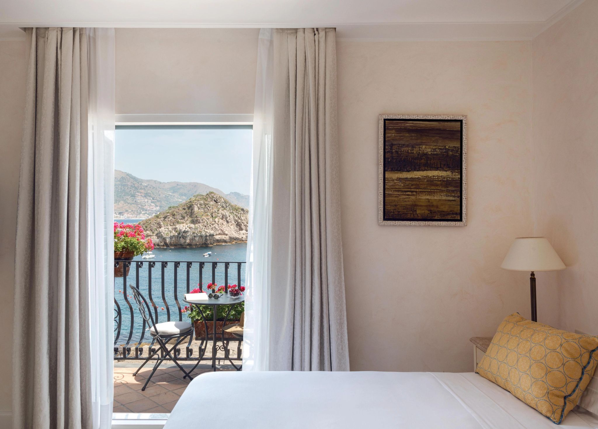 Superior Sea View Junior Suite Balcony quarto vista mar - varanda mobiliada - cama de luxo