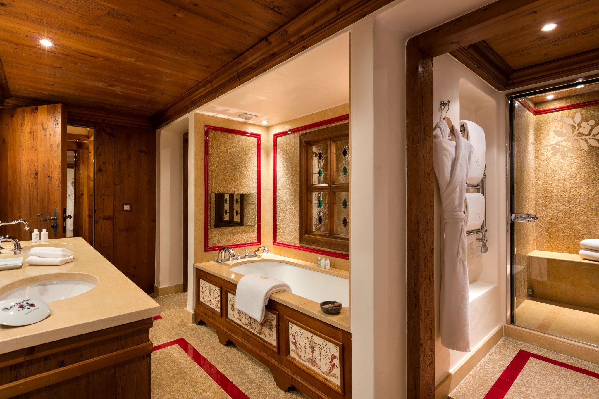 The Lys Martagon Suite  banheiro de luxo - banheira de imersao - banho premium