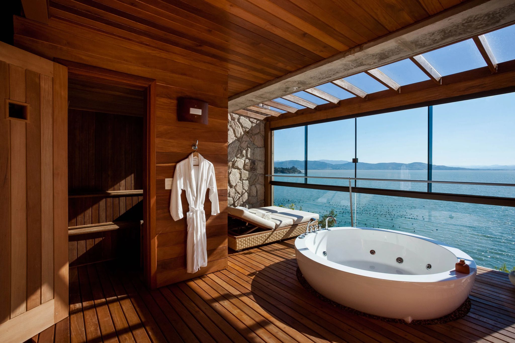 Villa Costa  Esmeralda hidromassagem com vista para o mar - hotel de luxo no brasil