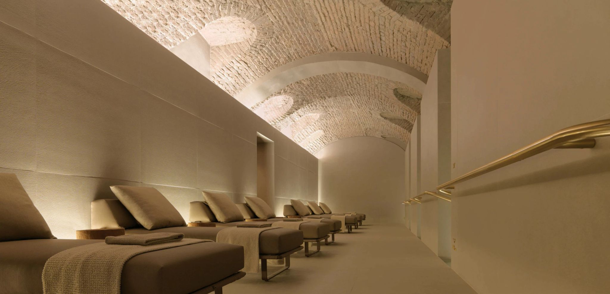 spa de luxo – espreguiçadeiras modernas - area de descanso - relaxamento